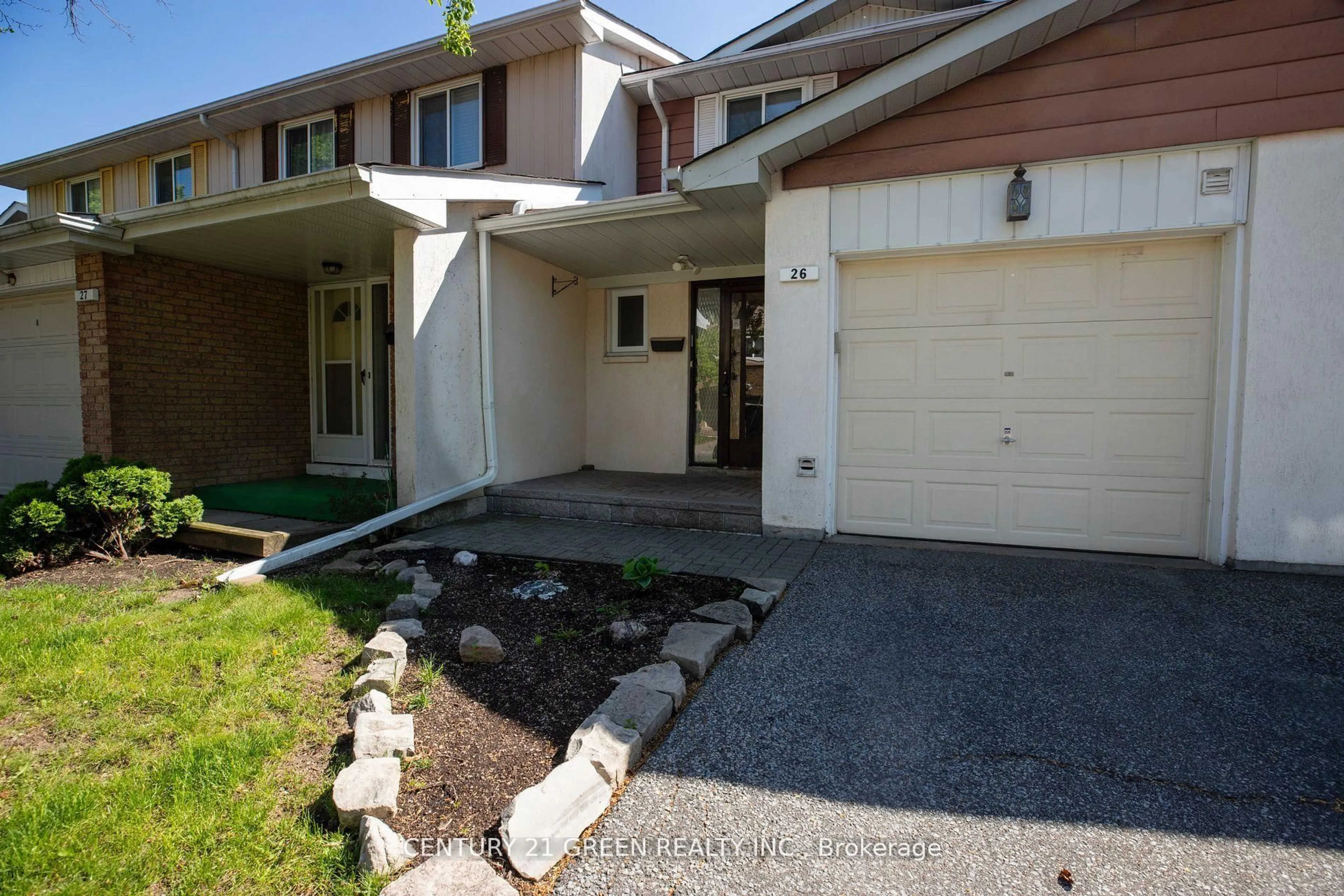 Home with vinyl exterior material, street for 26 Carisbrooke Crt #26, Brampton Ontario L6S 3K1
