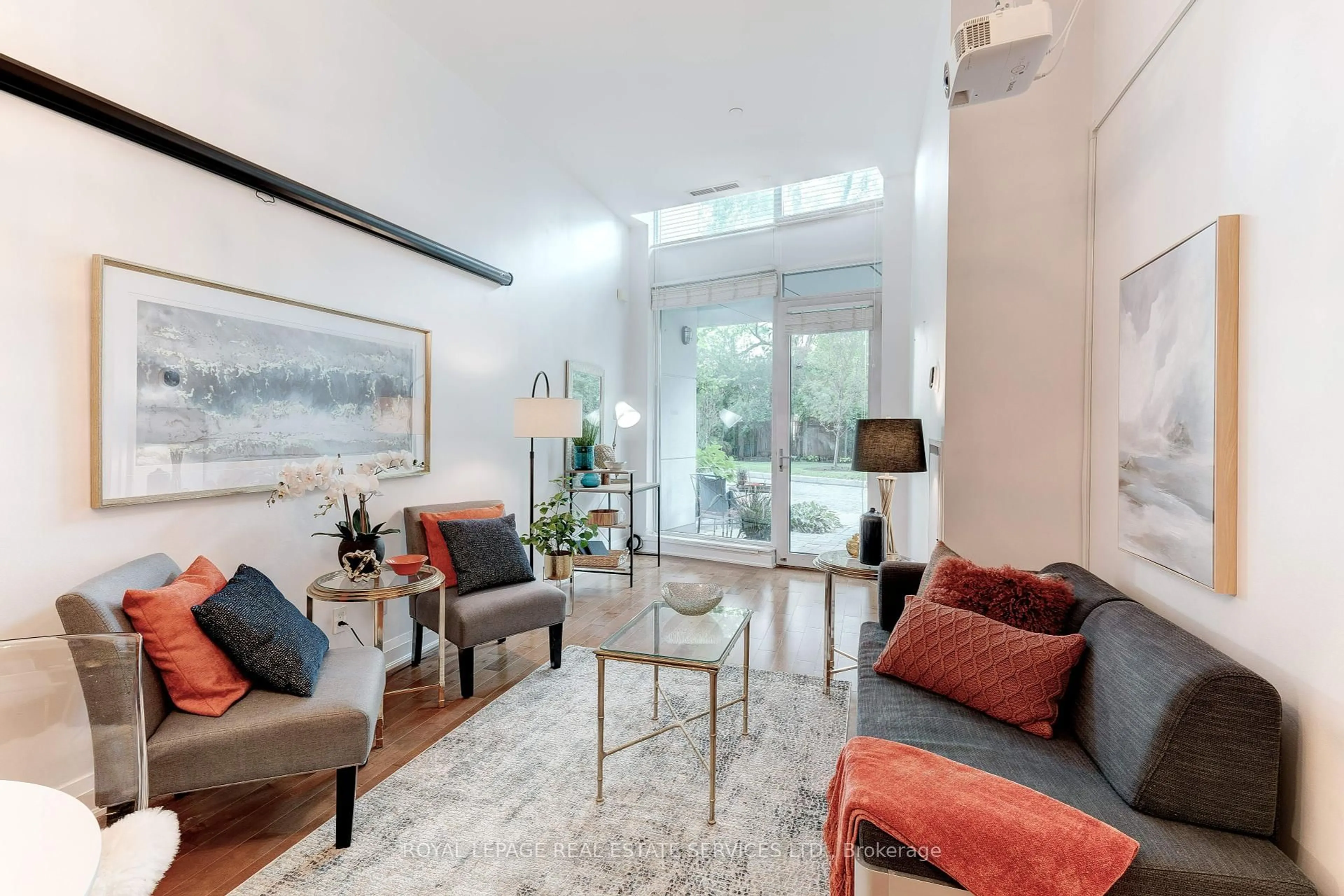 Living room with furniture, unknown for 11 Bronte Rd #117, Oakville Ontario L6L 0E1
