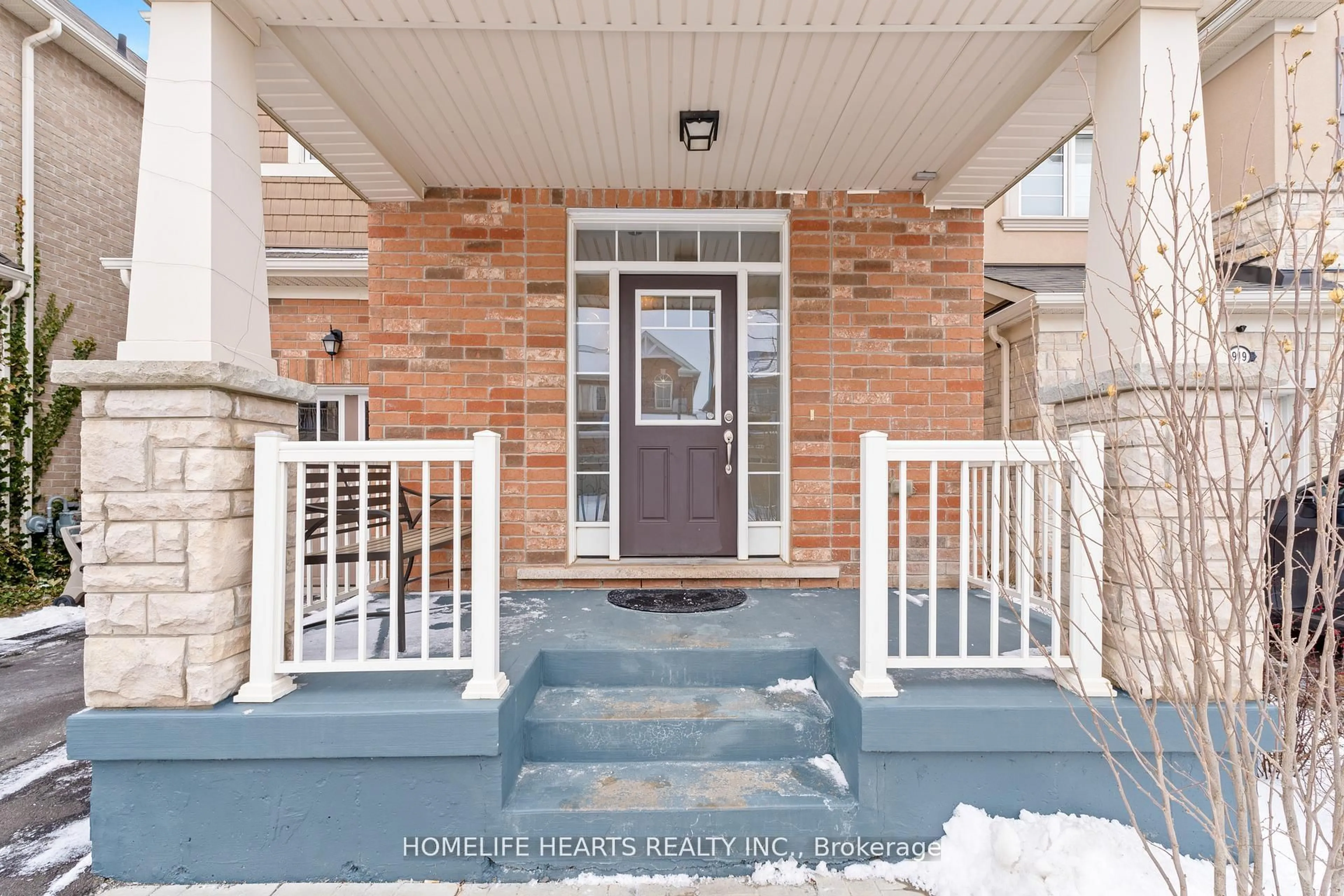 Indoor entryway for 915 Penson Cres, Milton Ontario L9T 8Z8