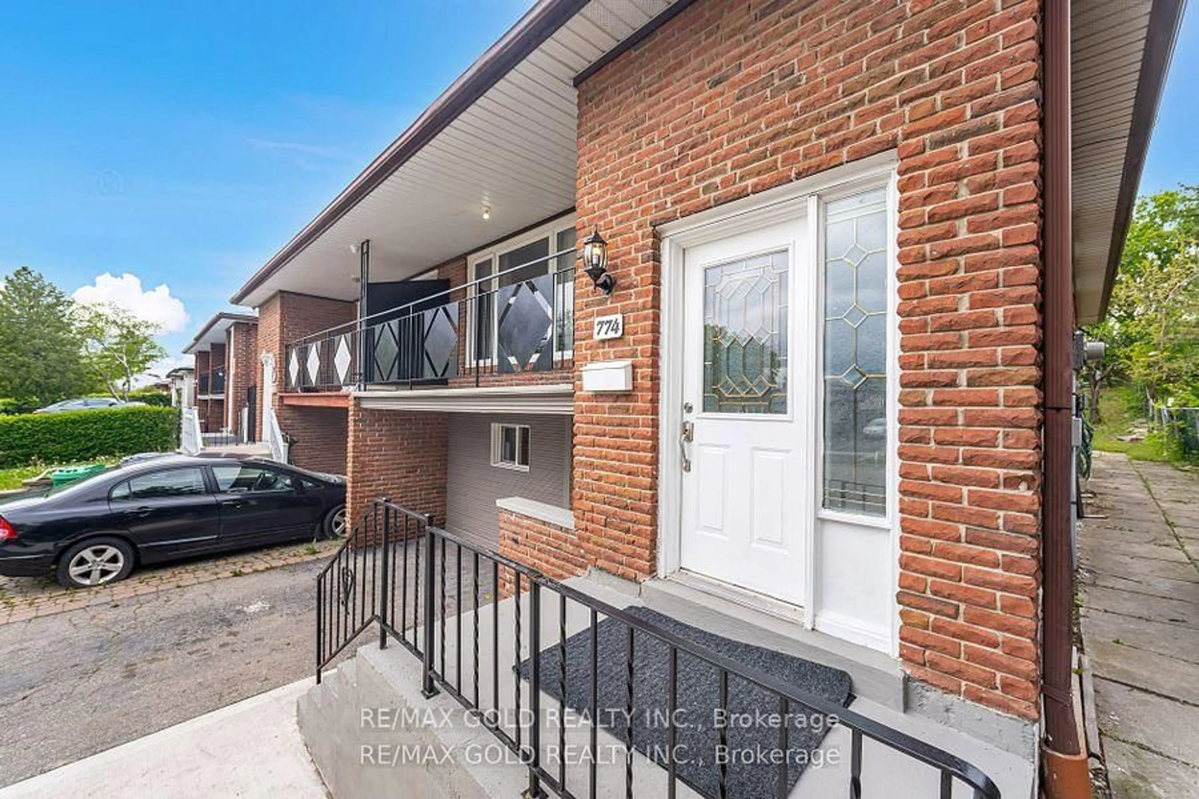 Home with brick exterior material, street for 774 EAGLEMOUNT Cres, Mississauga Ontario L5C 1N9