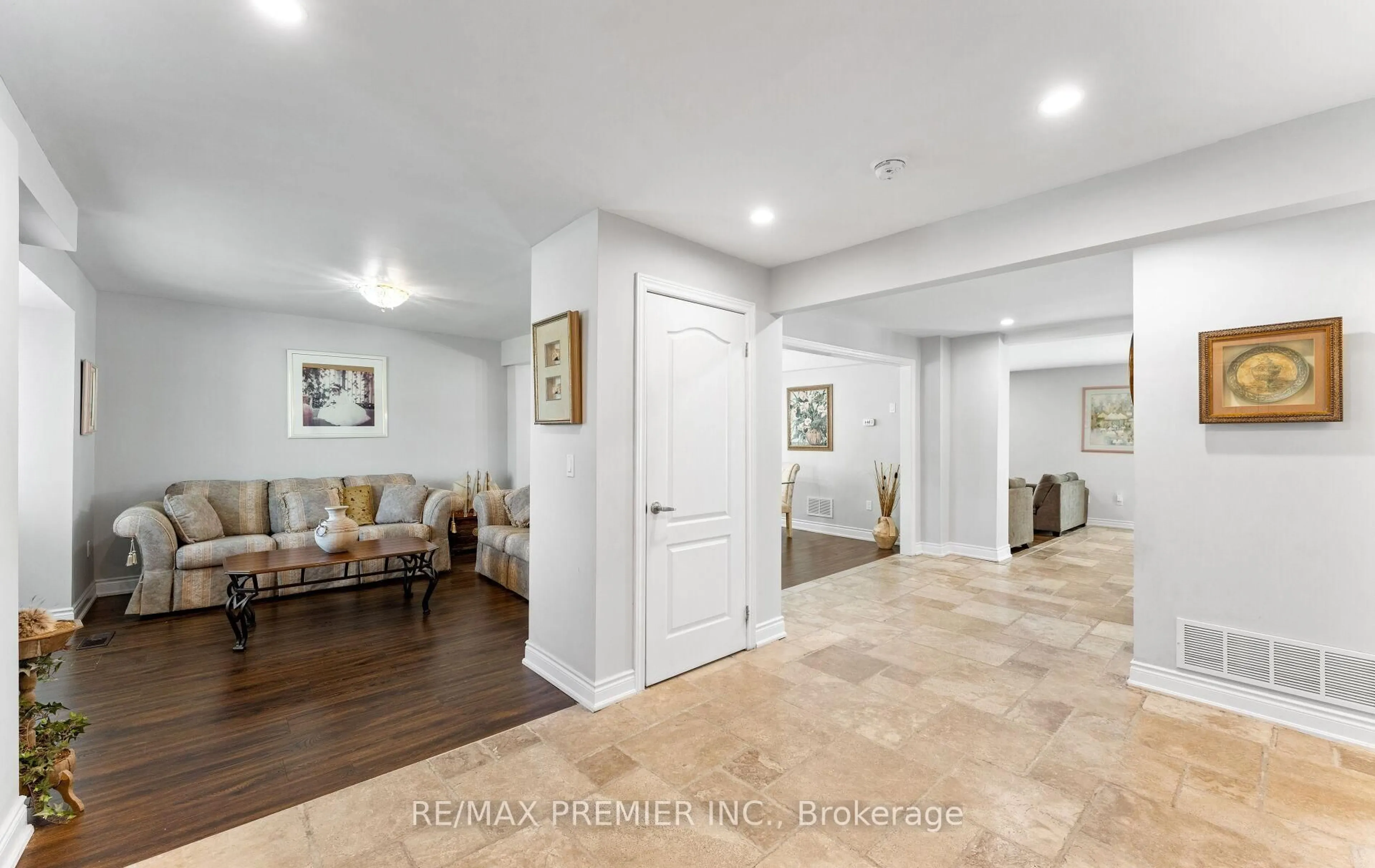 Indoor entryway for 21 Yvonne Ave, Toronto Ontario M3L 1C8