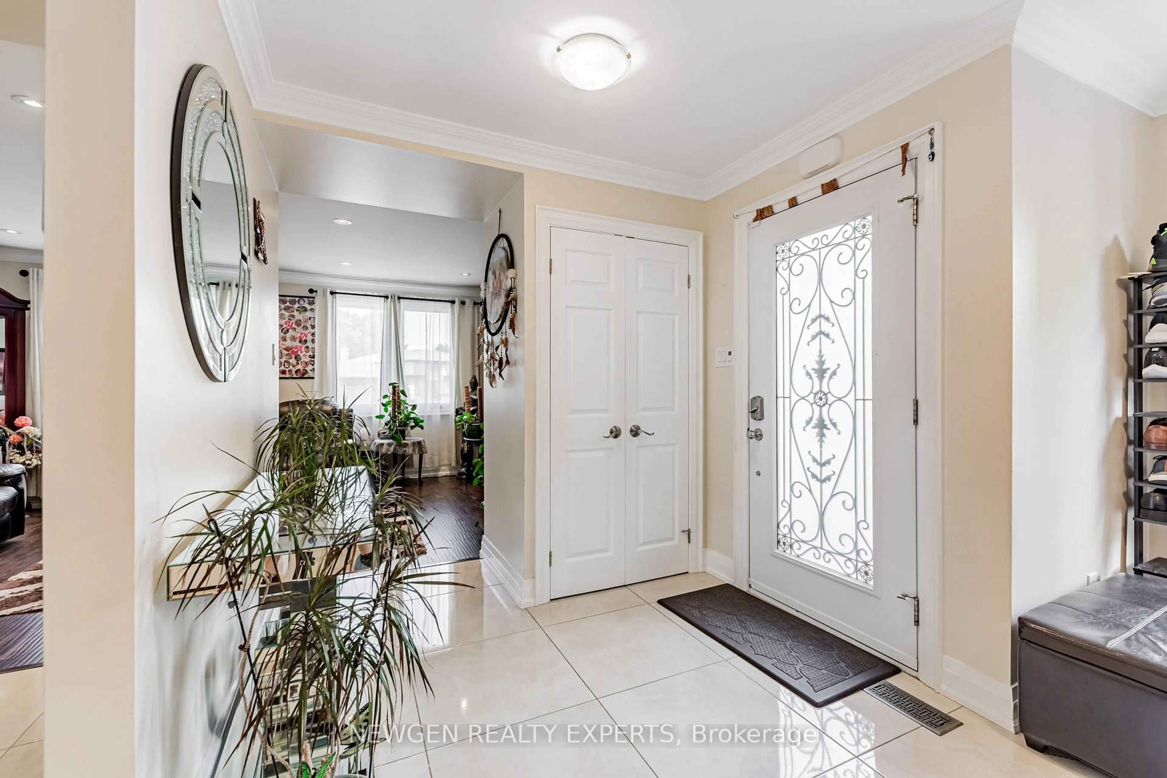Indoor entryway for 25 Bruce Beer Dr, Brampton Ontario L6V 2W7