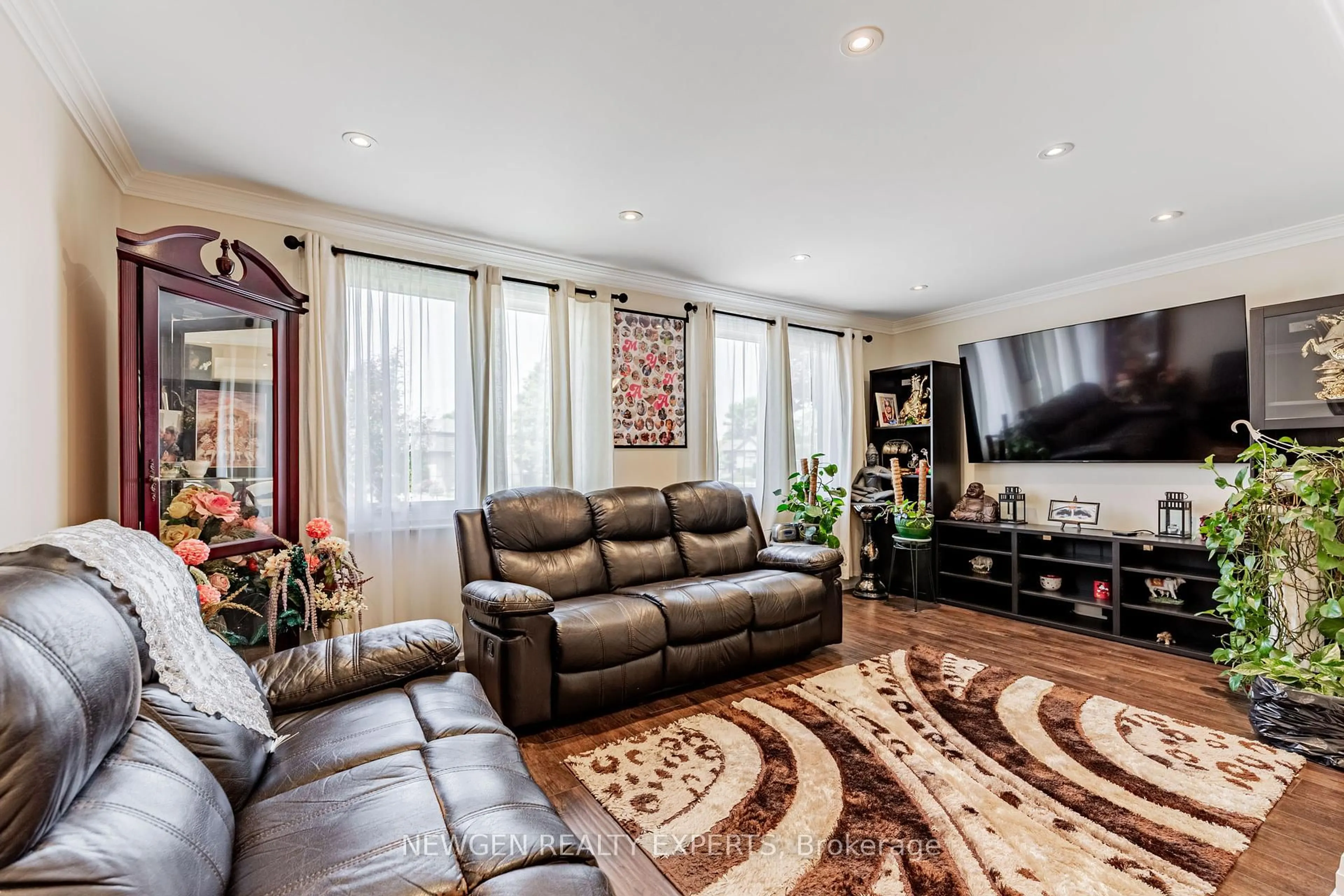 Home theater for 25 Bruce Beer Dr, Brampton Ontario L6V 2W7
