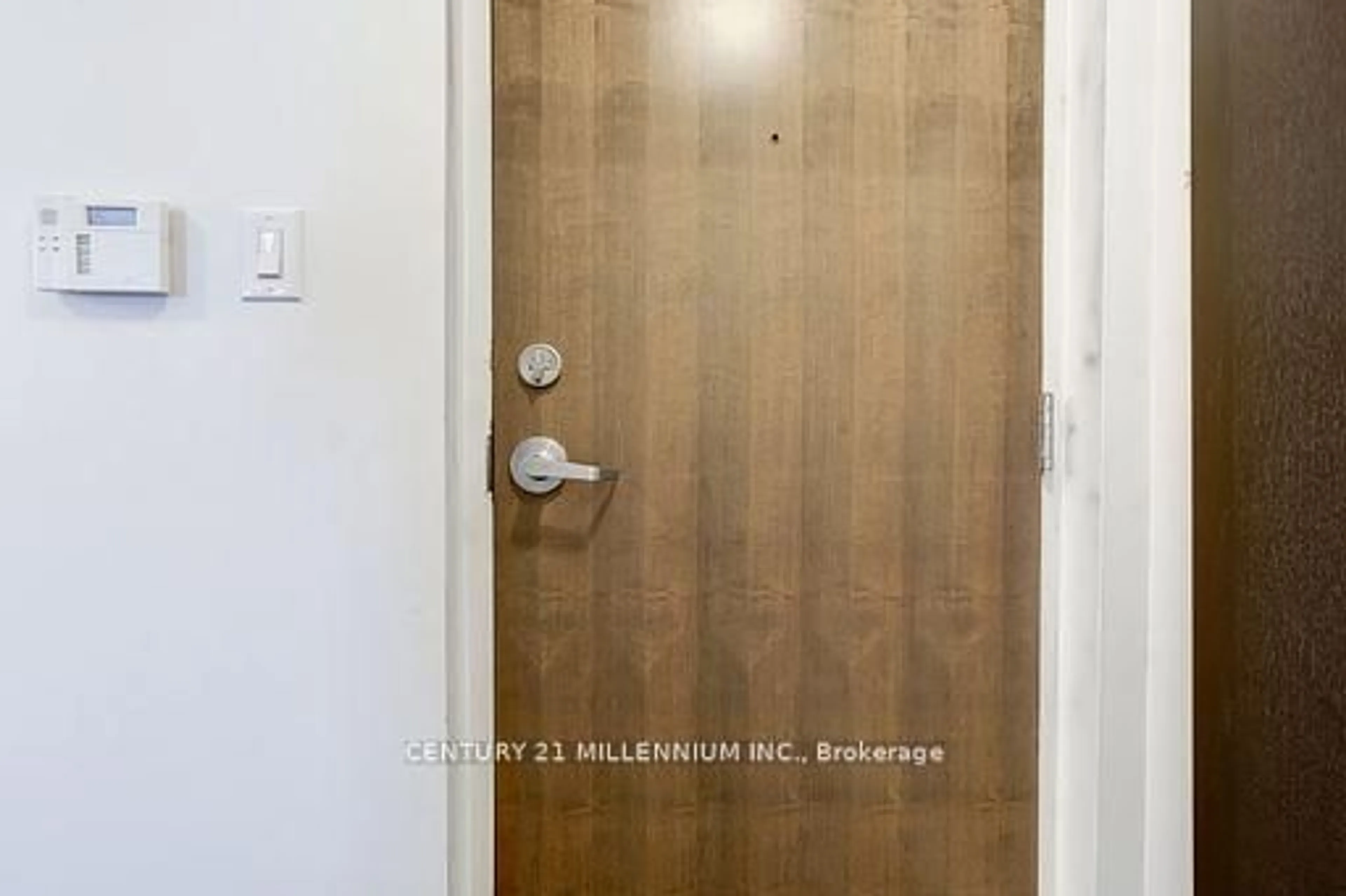 Indoor entryway for 9 George St #2005, Brampton Ontario L6X 0T6