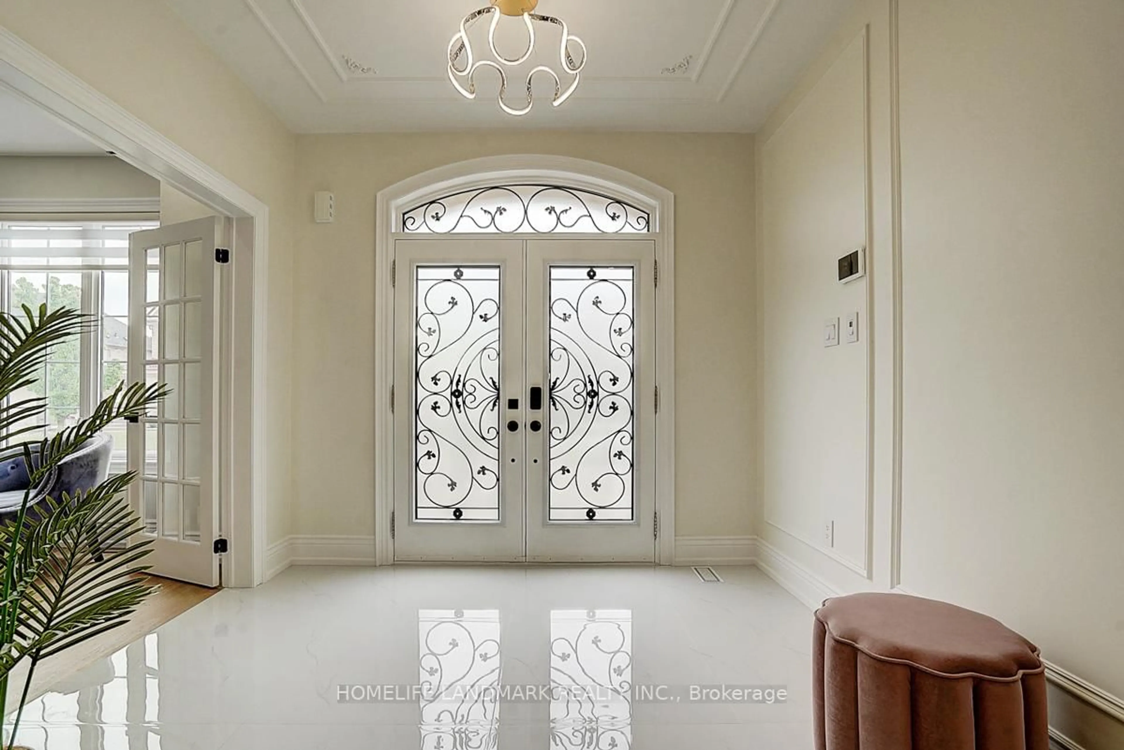 Indoor entryway for 15 Sagebrook Rd, Brampton Ontario L6P 2Y5