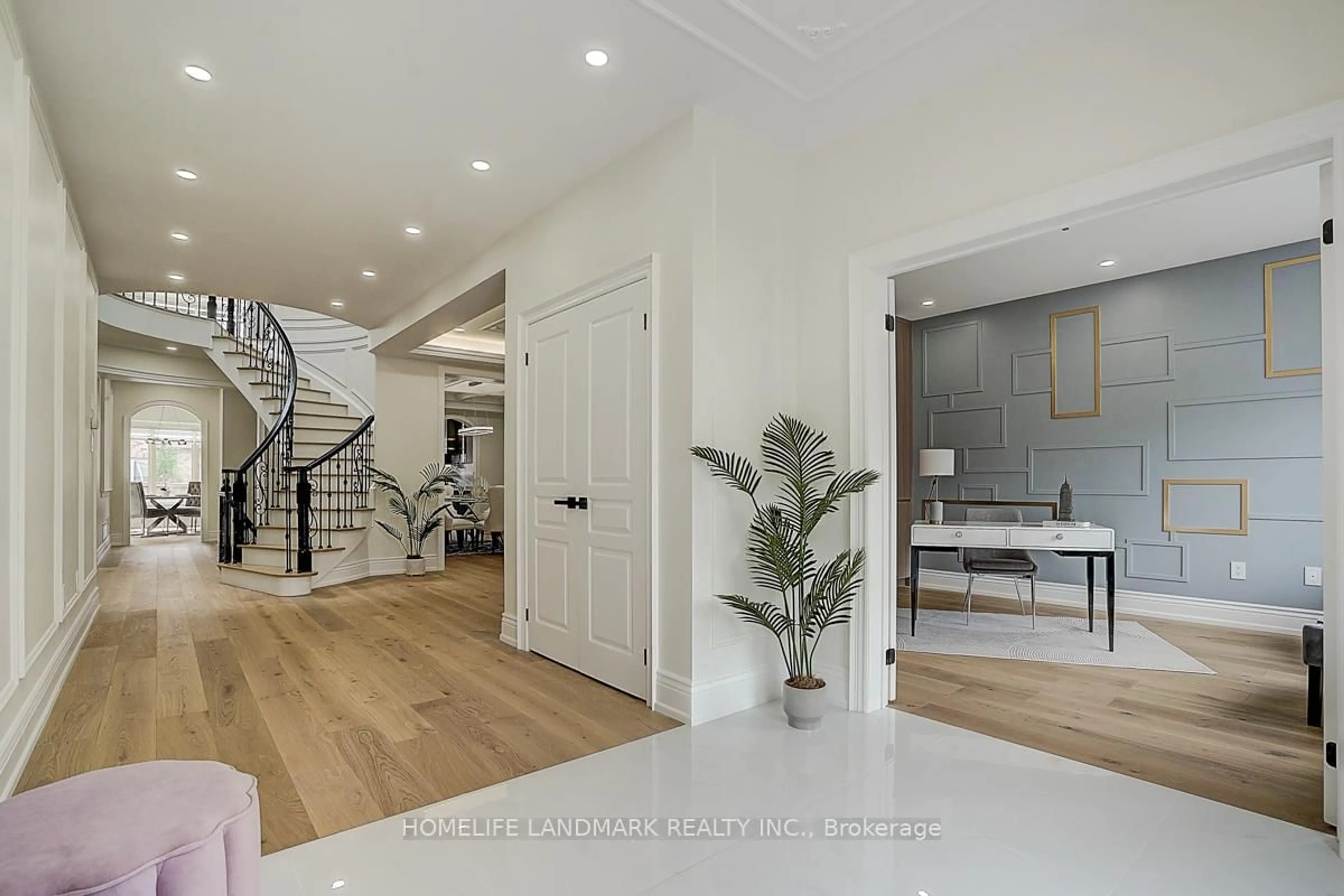 Indoor entryway for 15 Sagebrook Rd, Brampton Ontario L6P 2Y5