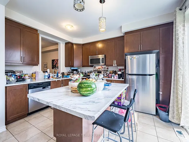 Additional image 32 of 903 Penson Cres