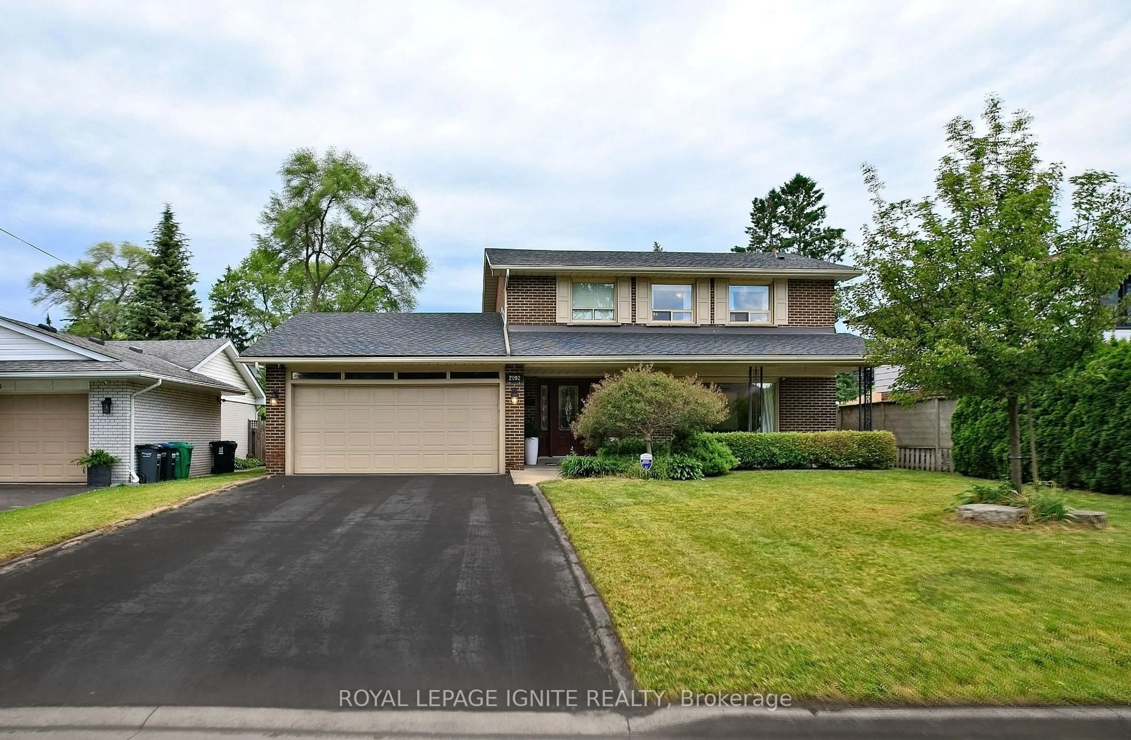 Home with vinyl exterior material, street for 2092 Sava Cres, Mississauga Ontario L5A 1E1