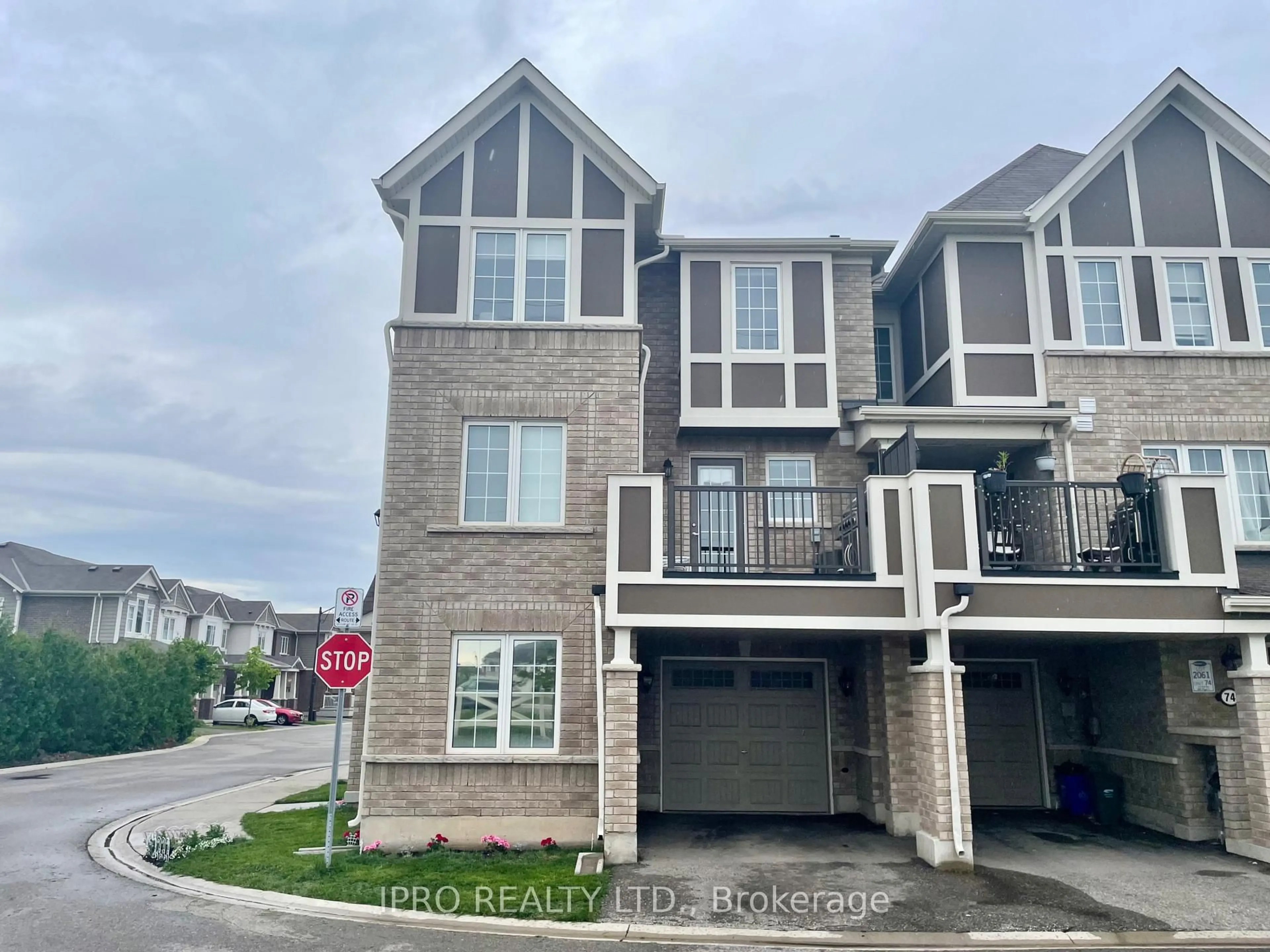 A pic from outside/outdoor area/front of a property/back of a property/a pic from drone, street for 1222 Rose Way #73, Milton Ontario L9E 1P1
