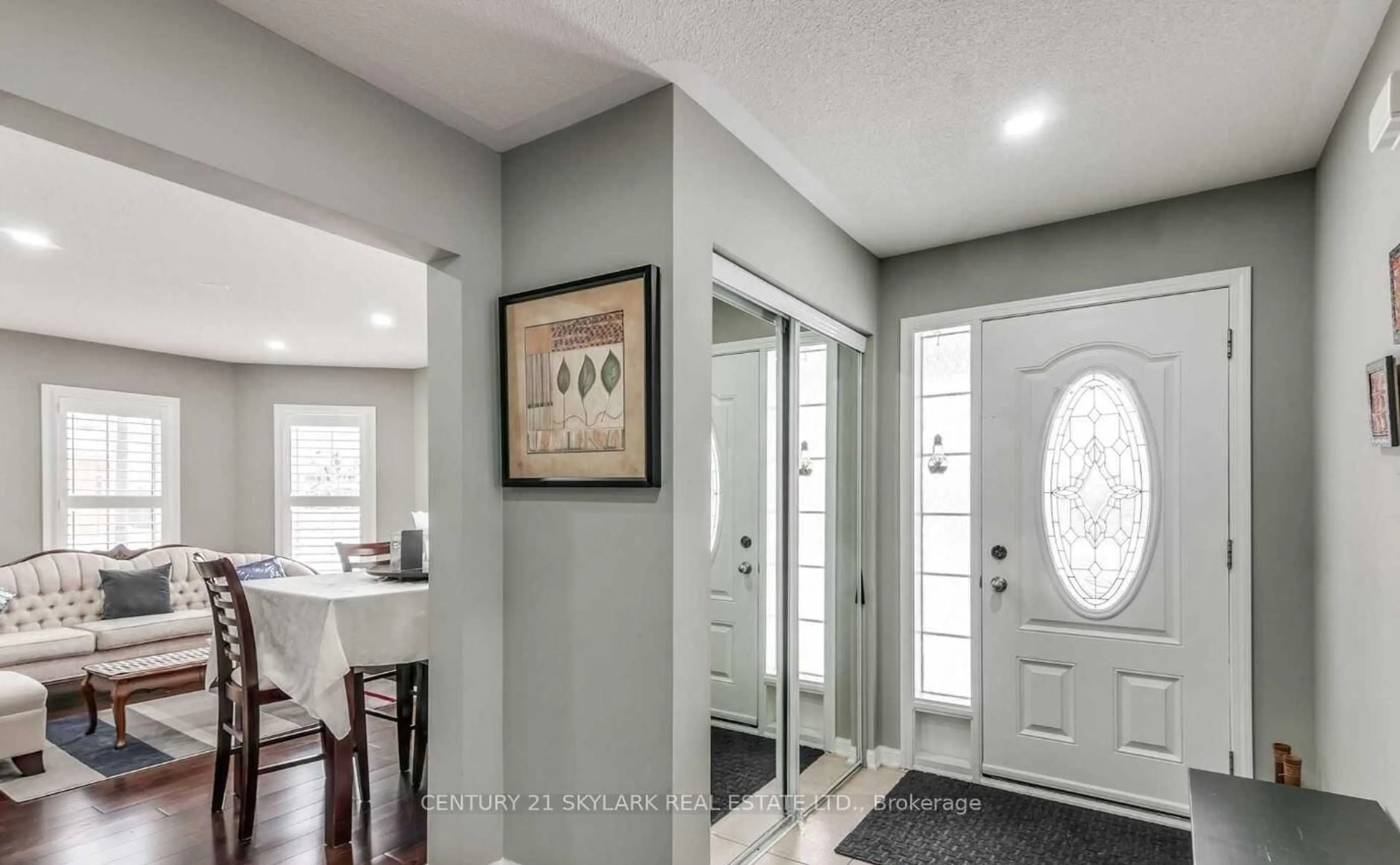 Indoor entryway for 1004 Savoline Blvd, Milton Ontario L9T 7T1