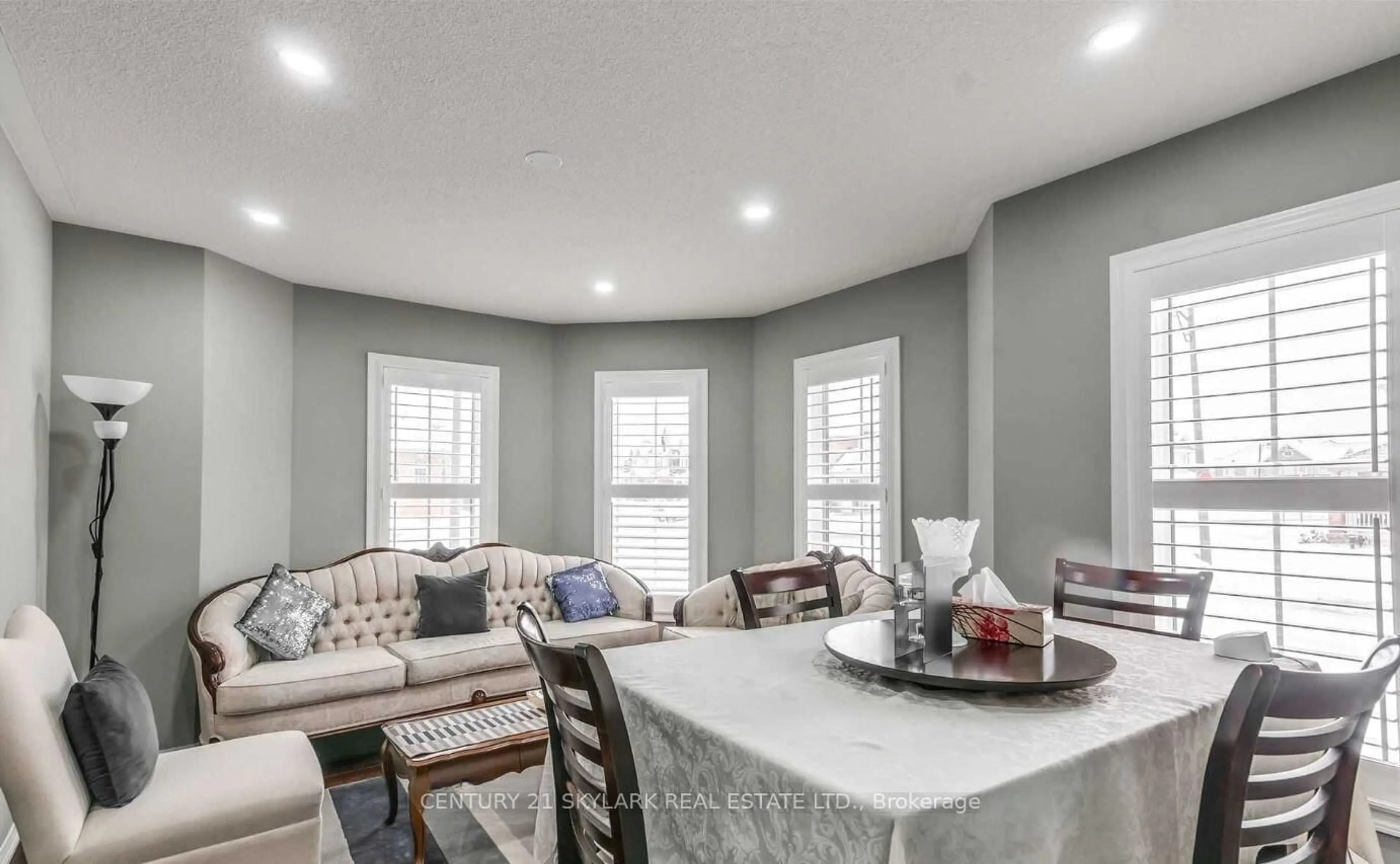 Open concept kitchen, unknown for 1004 Savoline Blvd, Milton Ontario L9T 7T1