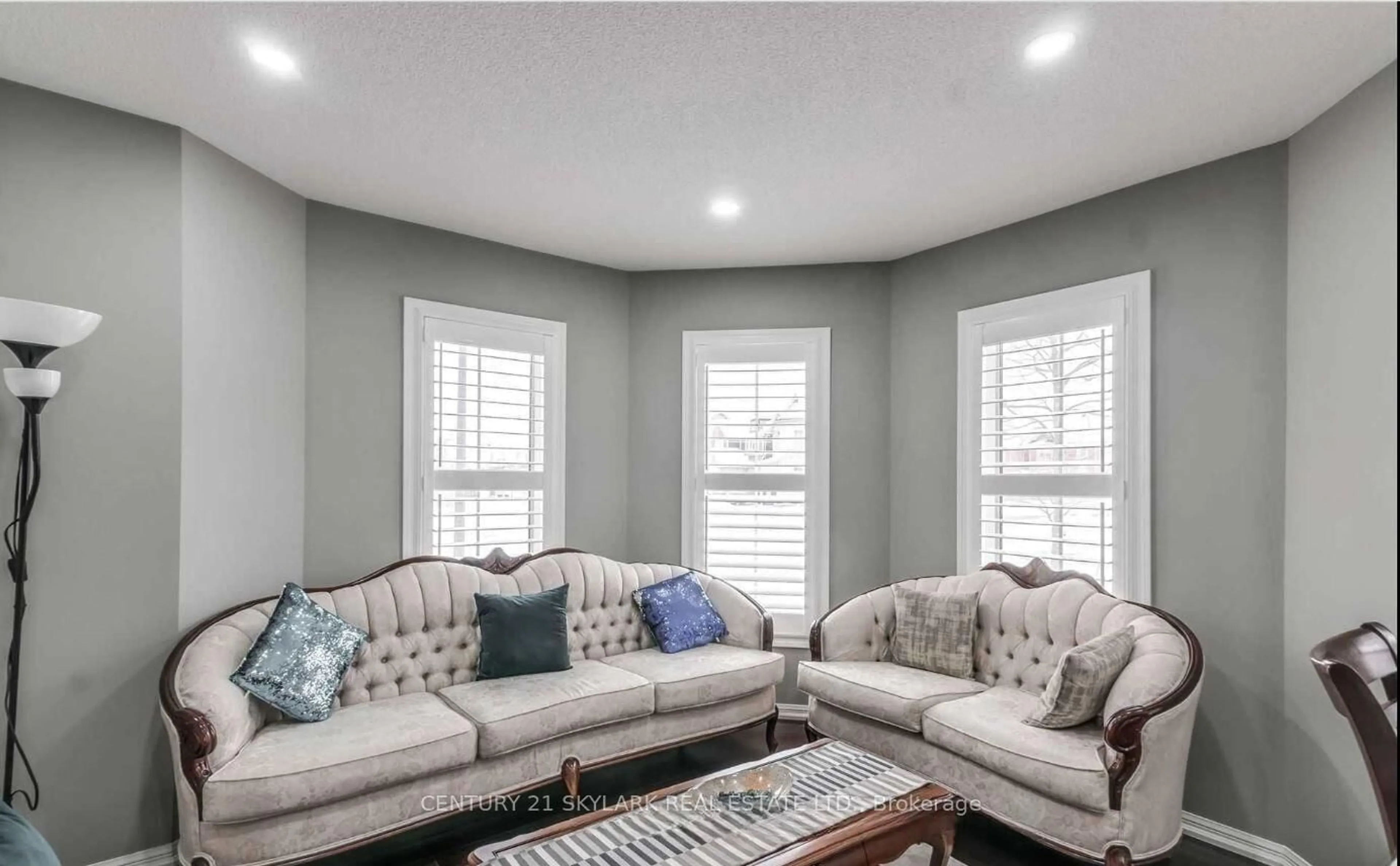 Living room with furniture, unknown for 1004 Savoline Blvd, Milton Ontario L9T 7T1