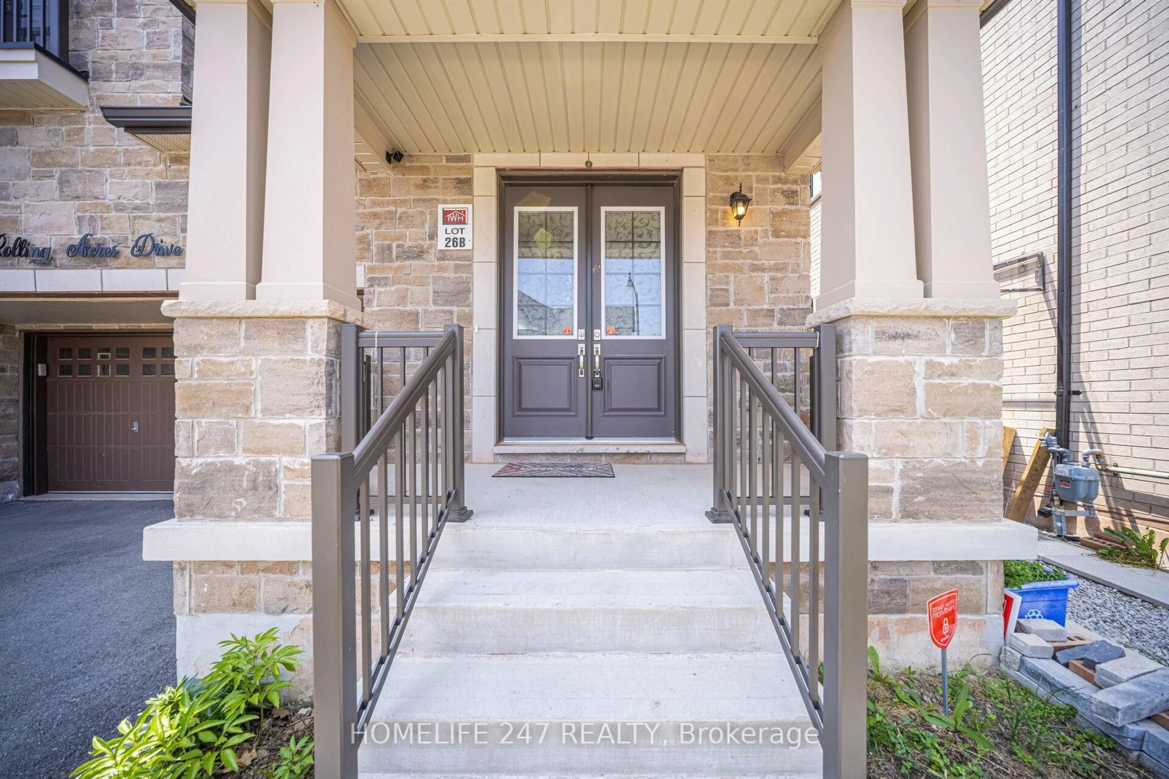 Indoor entryway for 52 Rolling Acres Dr, Brampton Ontario L6X 5R5