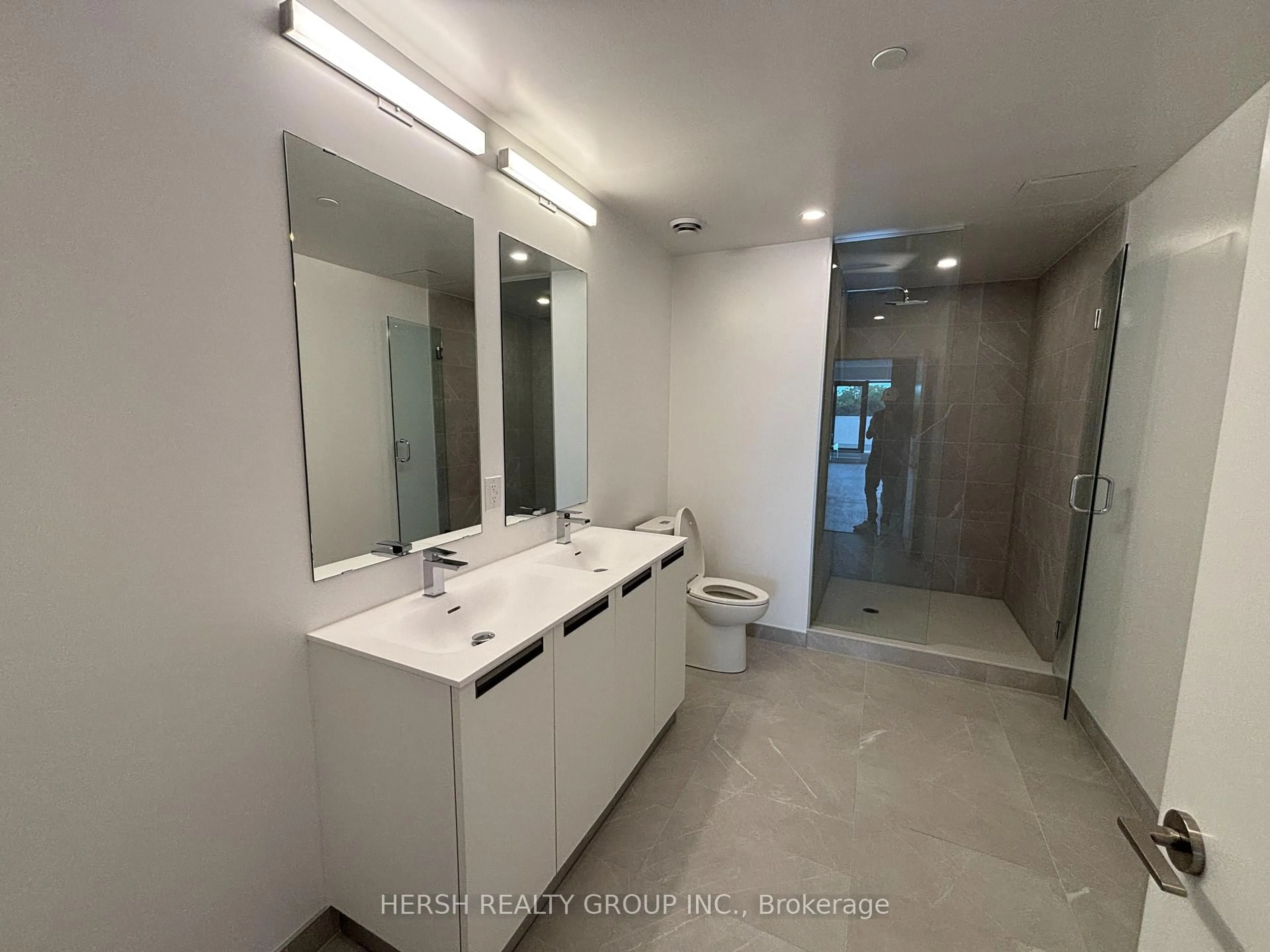 Unknown for 160 Kingsway Cres #415, Toronto Ontario M8X 2S4