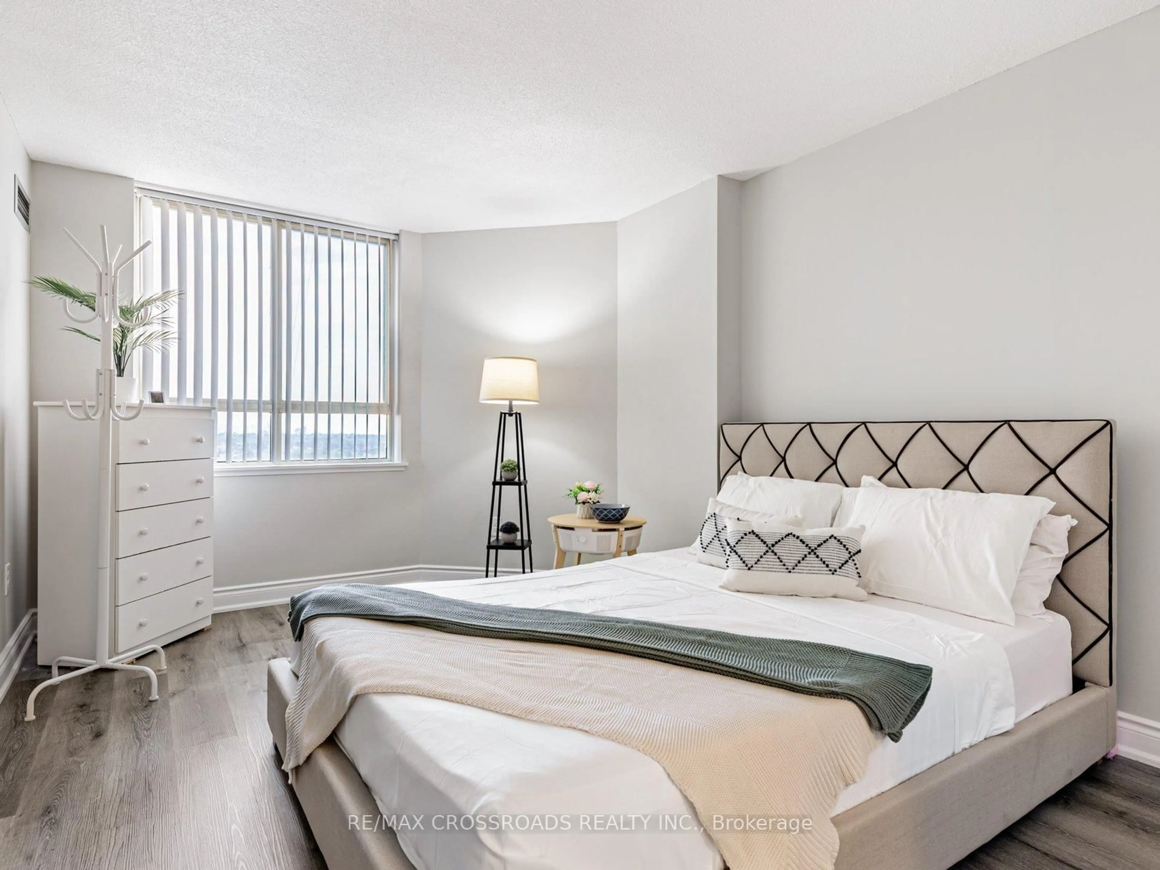 Bedroom with bed, unknown for 4205 Shipp Dr #808, Mississauga Ontario L4Z 2Y9