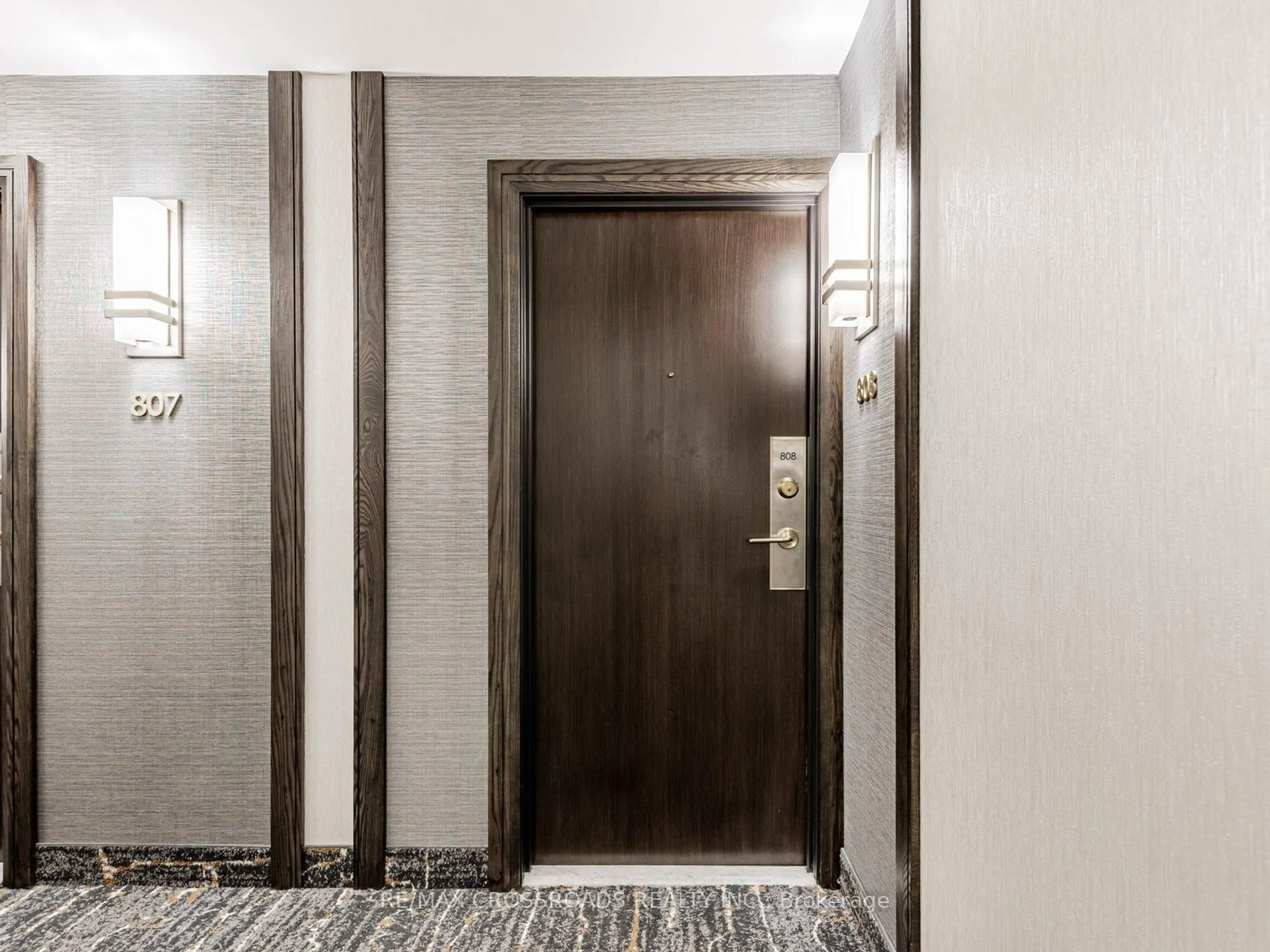 Indoor foyer for 4205 Shipp Dr #808, Mississauga Ontario L4Z 2Y9