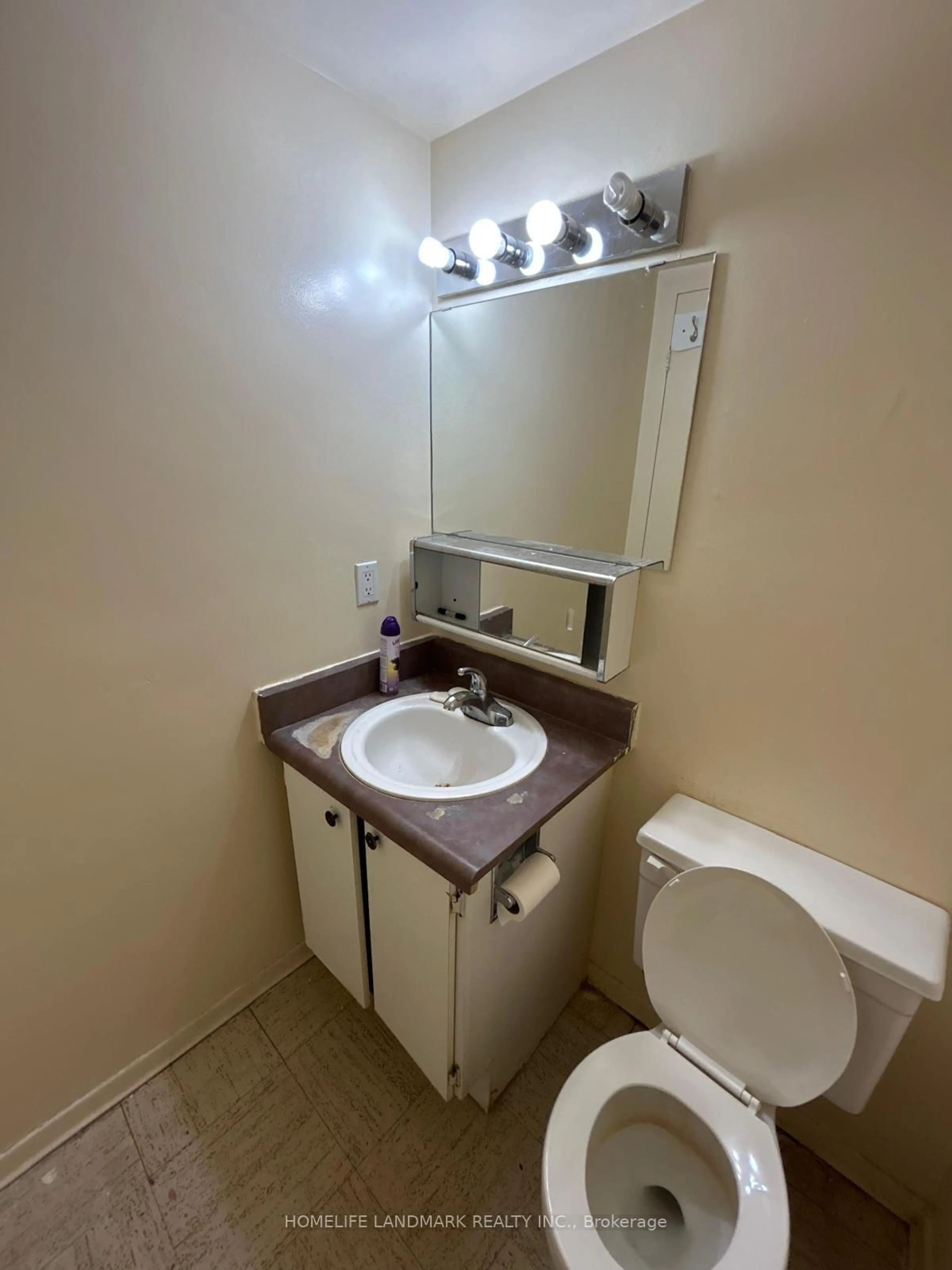 Standard bathroom, unknown for 2835 Islington Ave #307, Toronto Ontario M9L 2K2