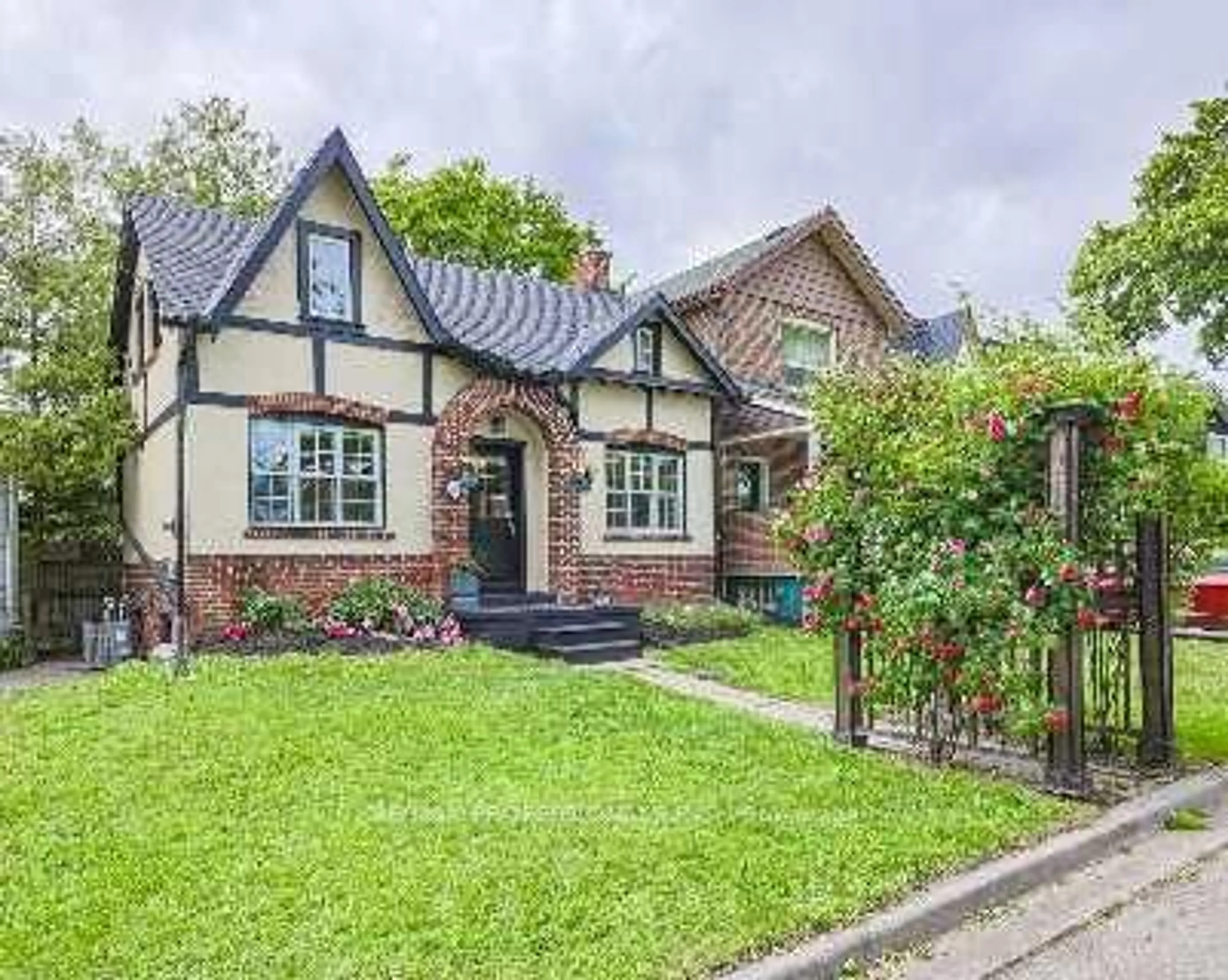 Home with brick exterior material, street for 36 Lake Shore Dr, Toronto Ontario M8V 1Z4