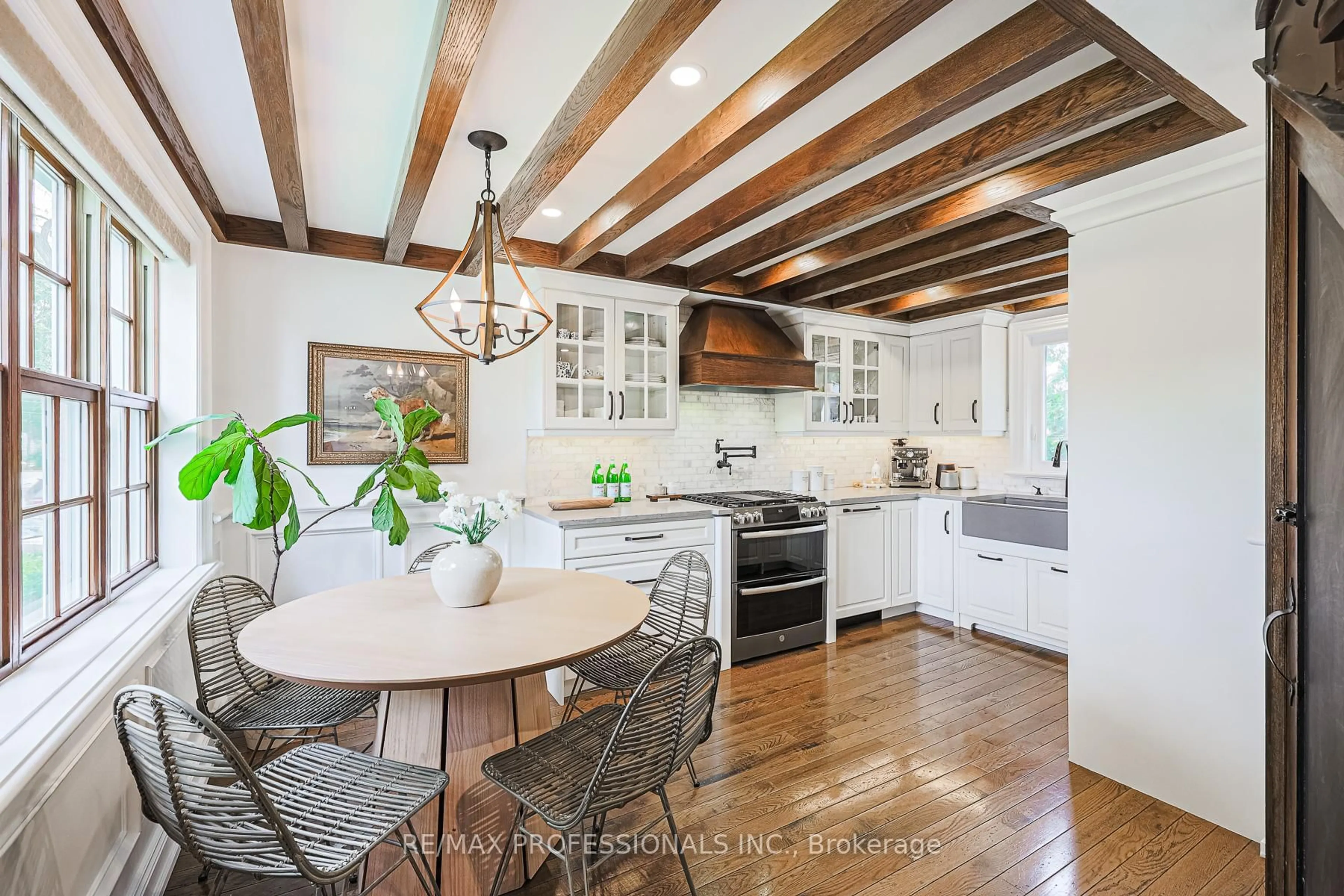 Open concept kitchen, unknown for 36 Lake Shore Dr, Toronto Ontario M8V 1Z4