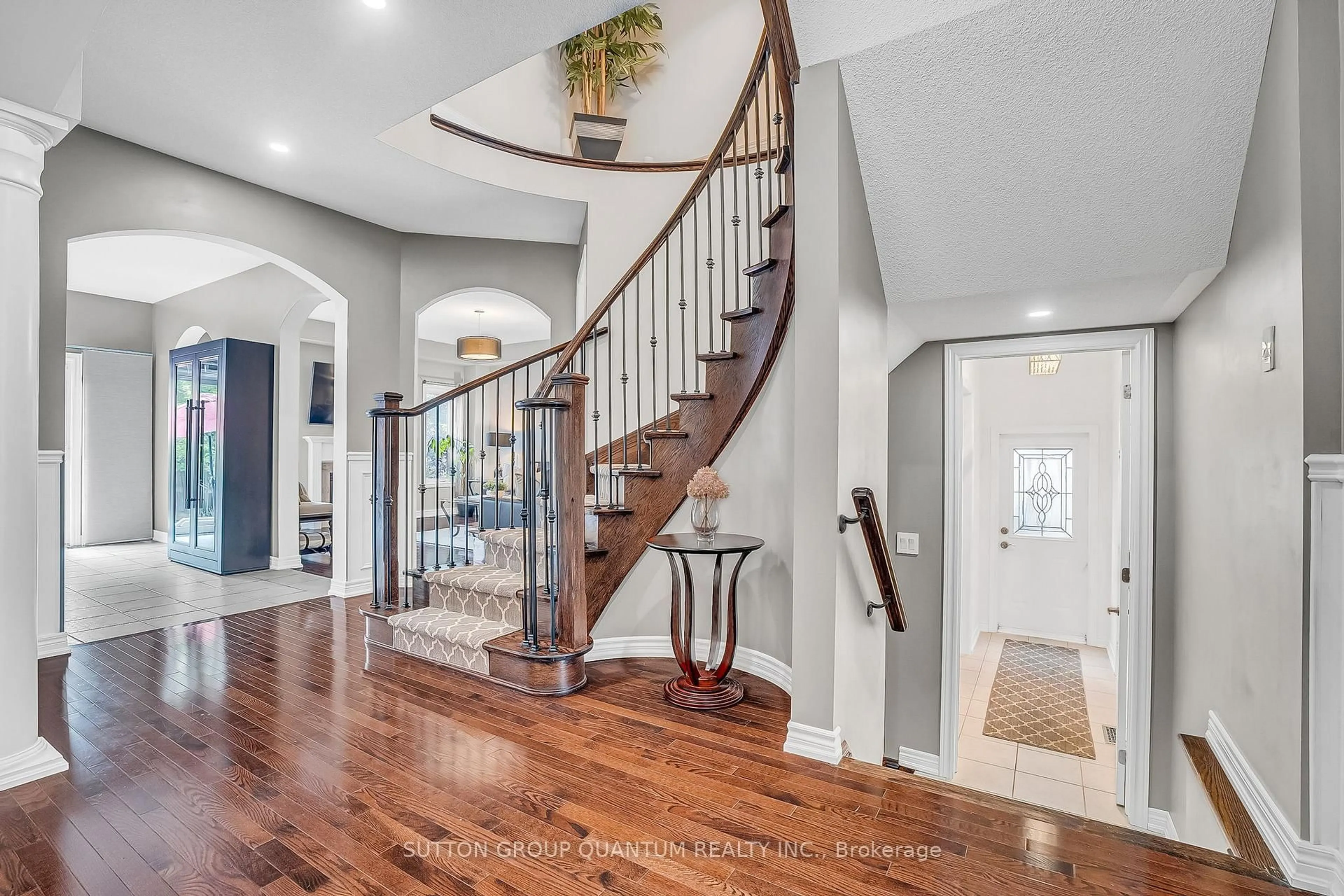 Indoor entryway for 5 Riverstone Dr, Brampton Ontario L6P 2V4
