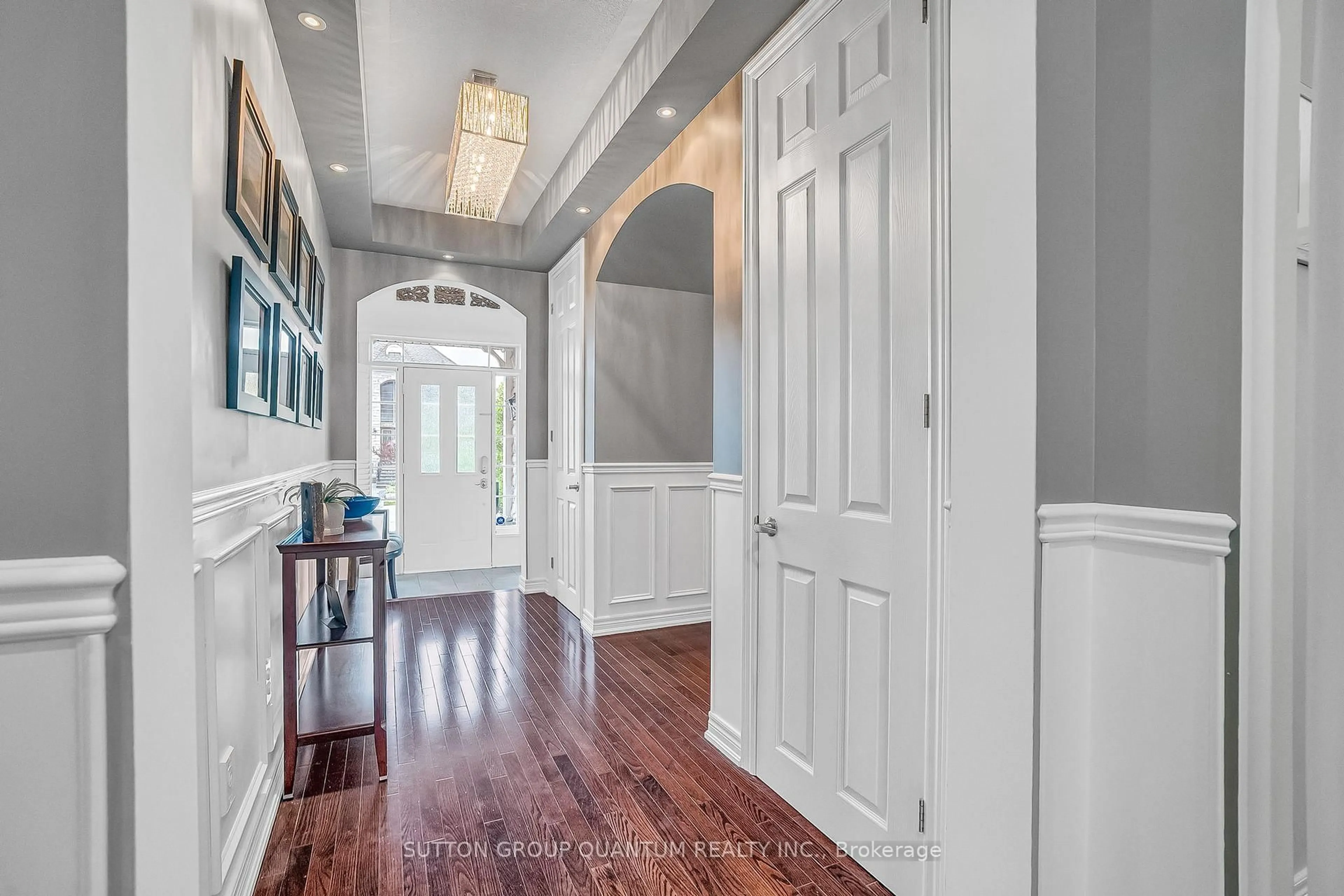 Indoor entryway for 5 Riverstone Dr, Brampton Ontario L6P 2V4