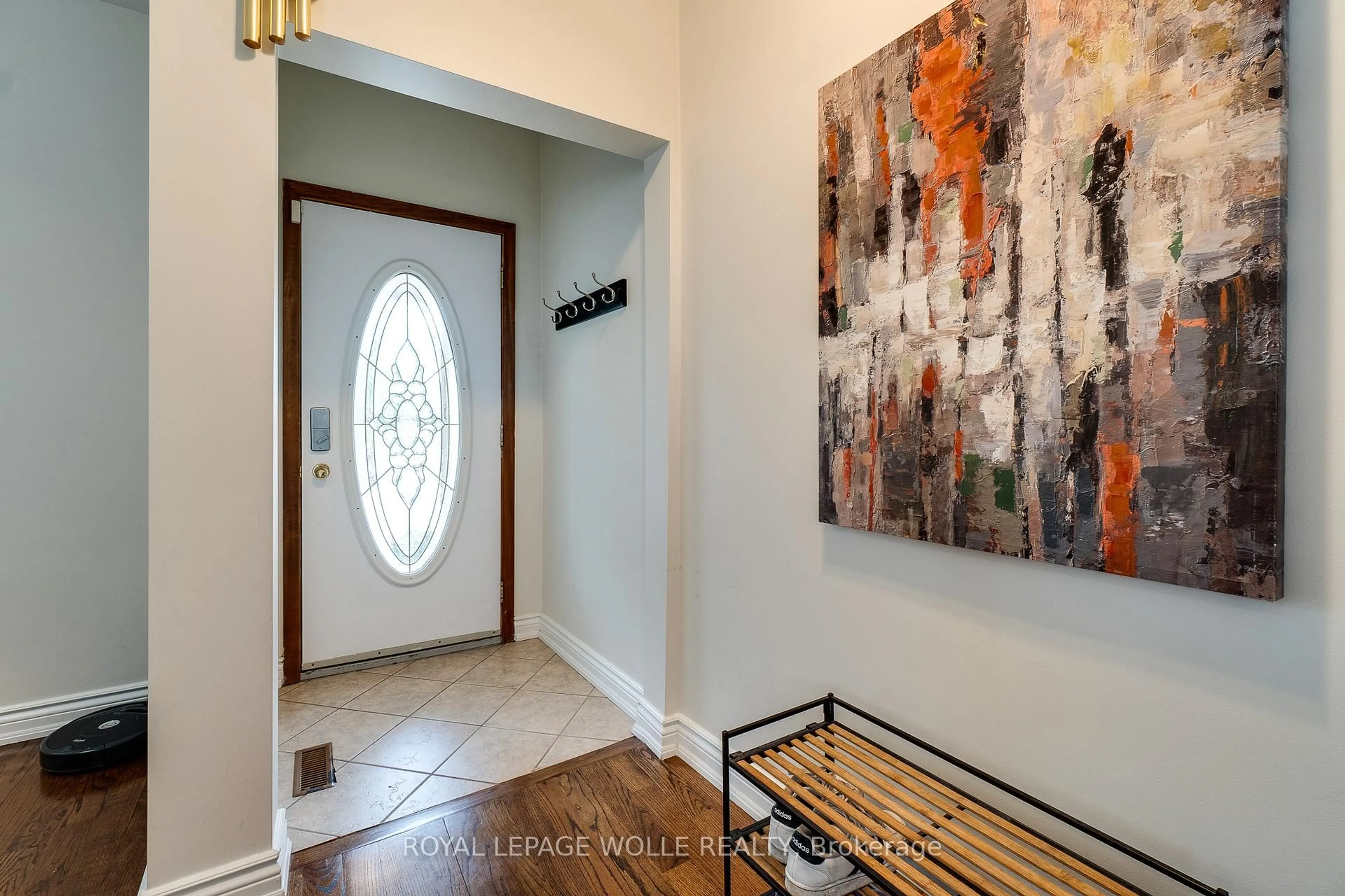 Indoor entryway for 1315 Lansdowne Ave, Toronto Ontario M6H 3Z9