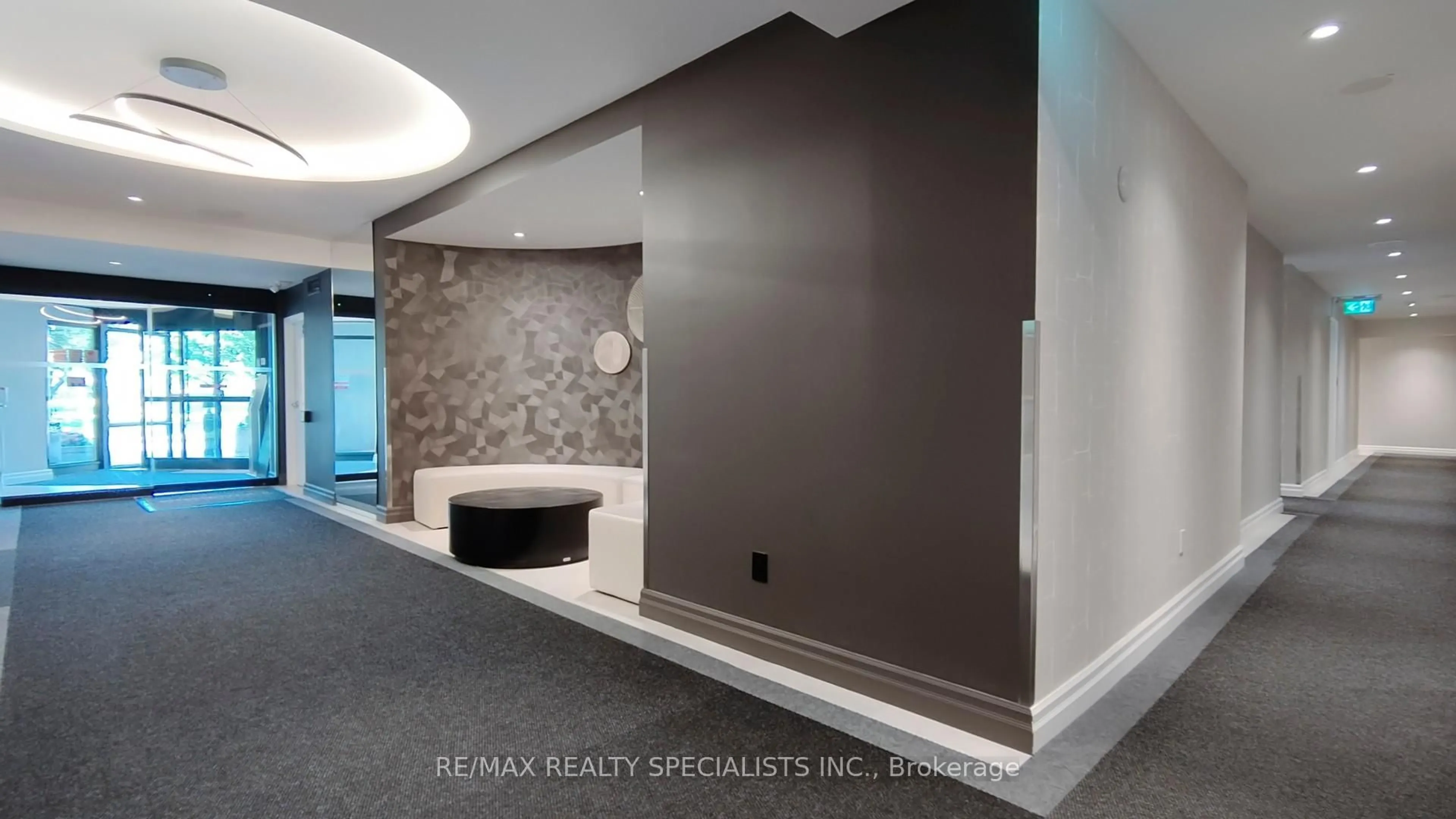 Indoor entryway for 550 Webb Dr #2606, Mississauga Ontario L5B 3Y4