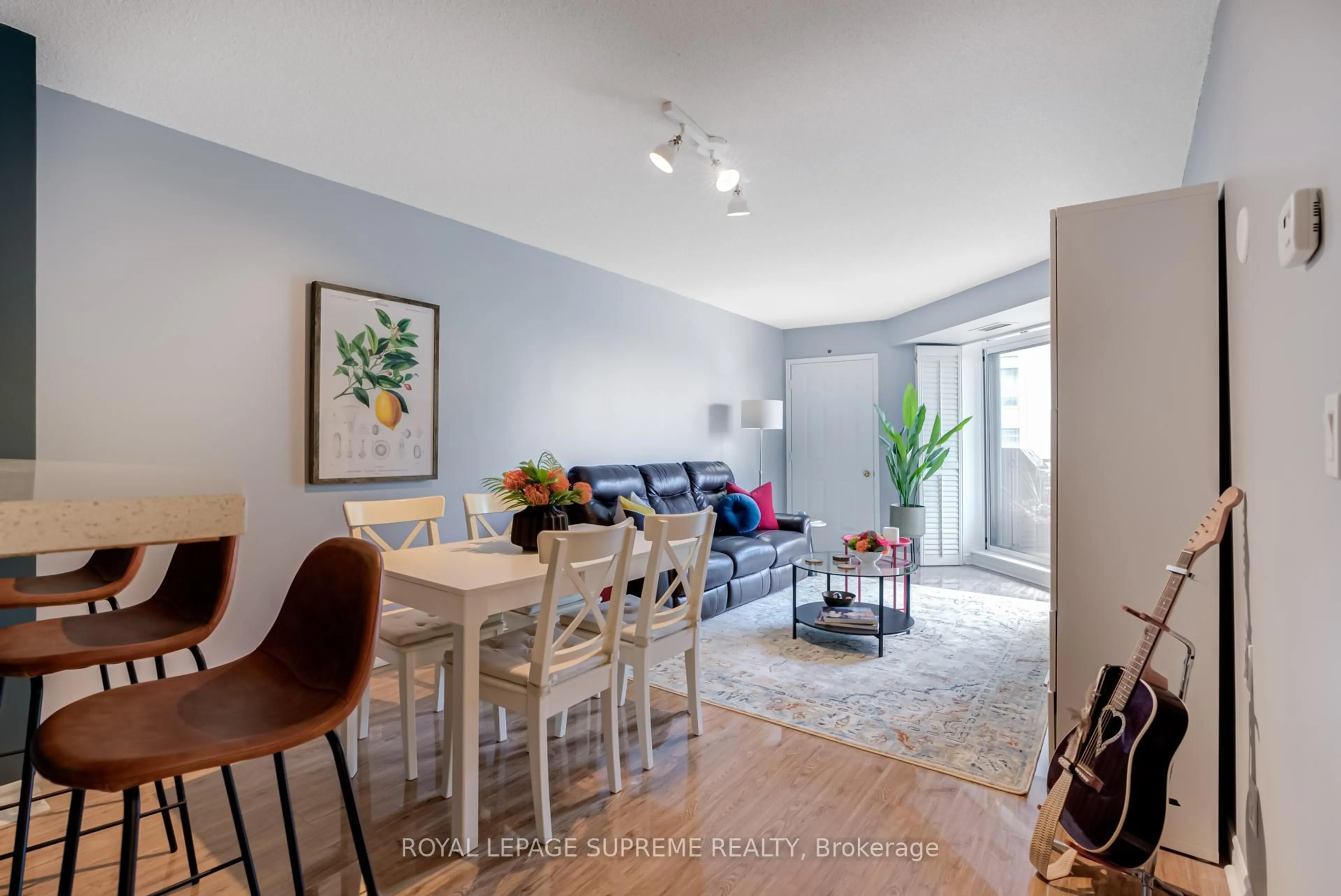 Living room with furniture, unknown for 190 Manitoba St #406, Toronto Ontario M8Y 3Y8