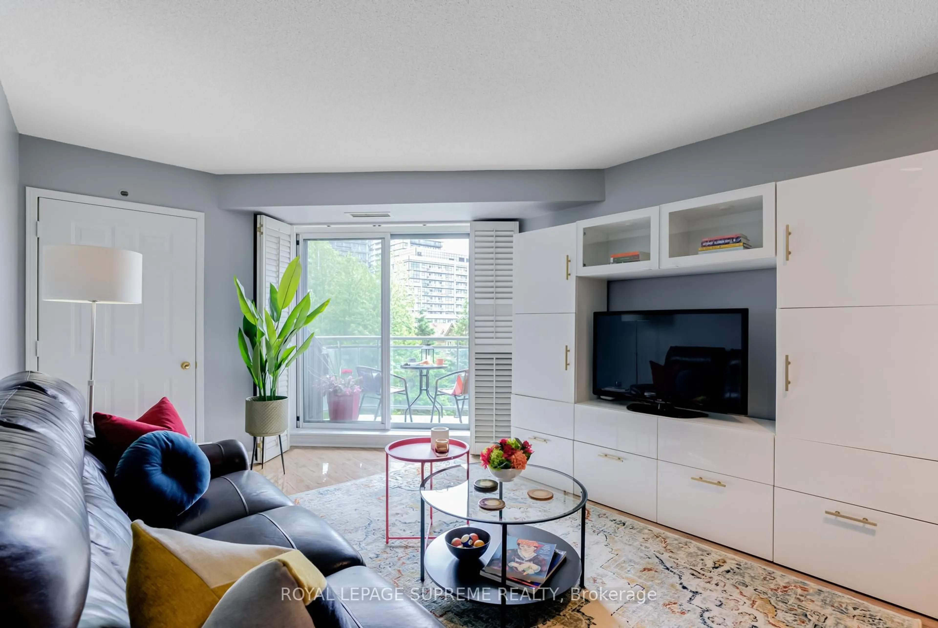 Living room with furniture, unknown for 190 Manitoba St #406, Toronto Ontario M8Y 3Y8