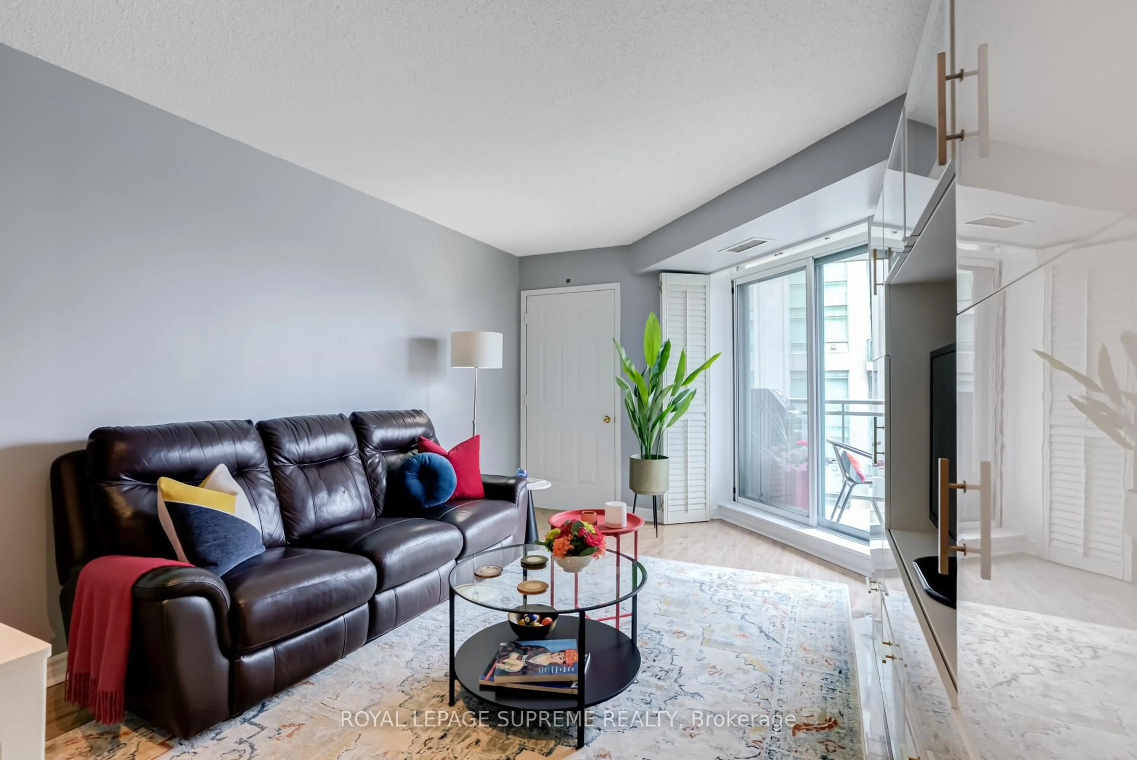 Living room with furniture, unknown for 190 Manitoba St #406, Toronto Ontario M8Y 3Y8