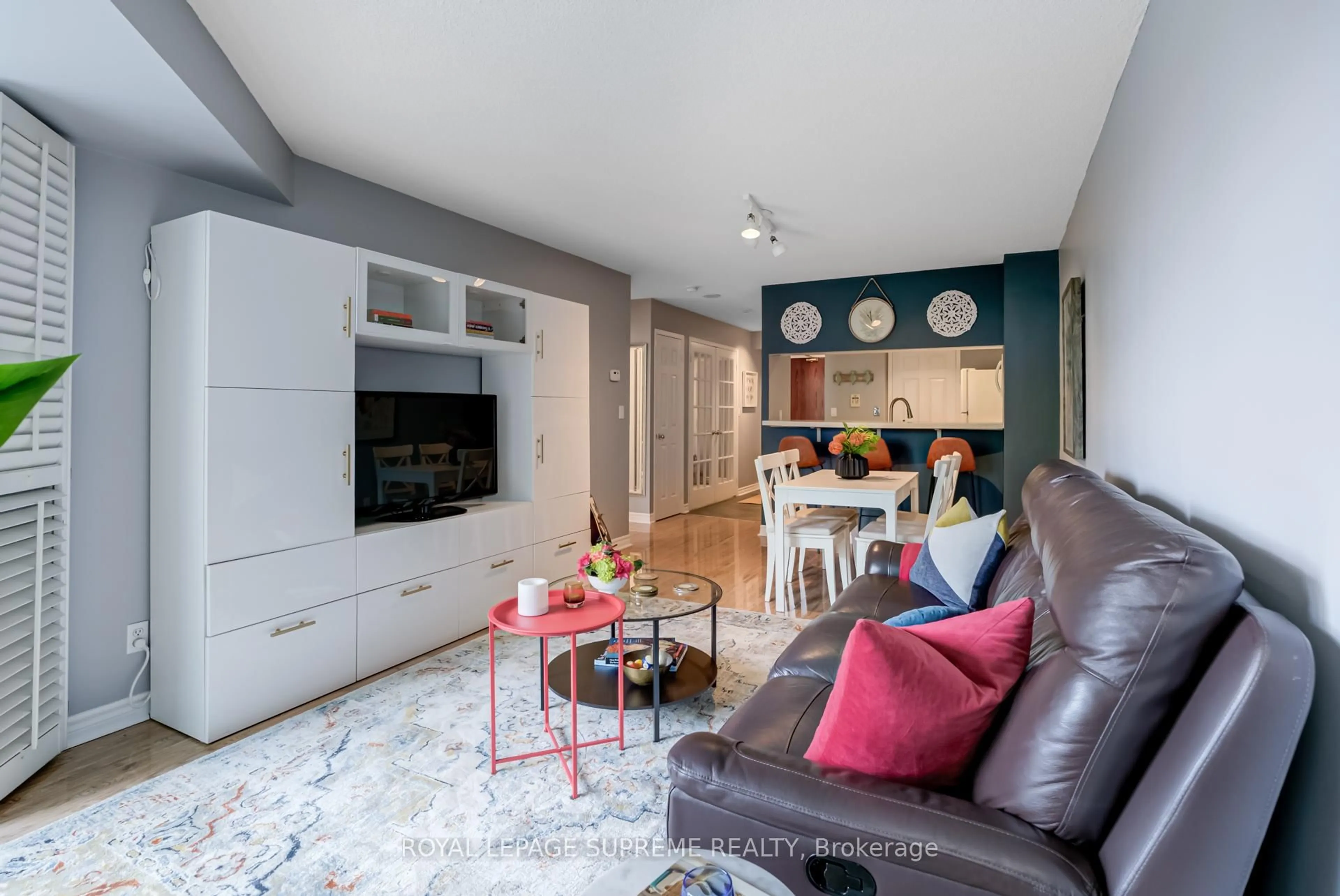 Living room with furniture, unknown for 190 Manitoba St #406, Toronto Ontario M8Y 3Y8