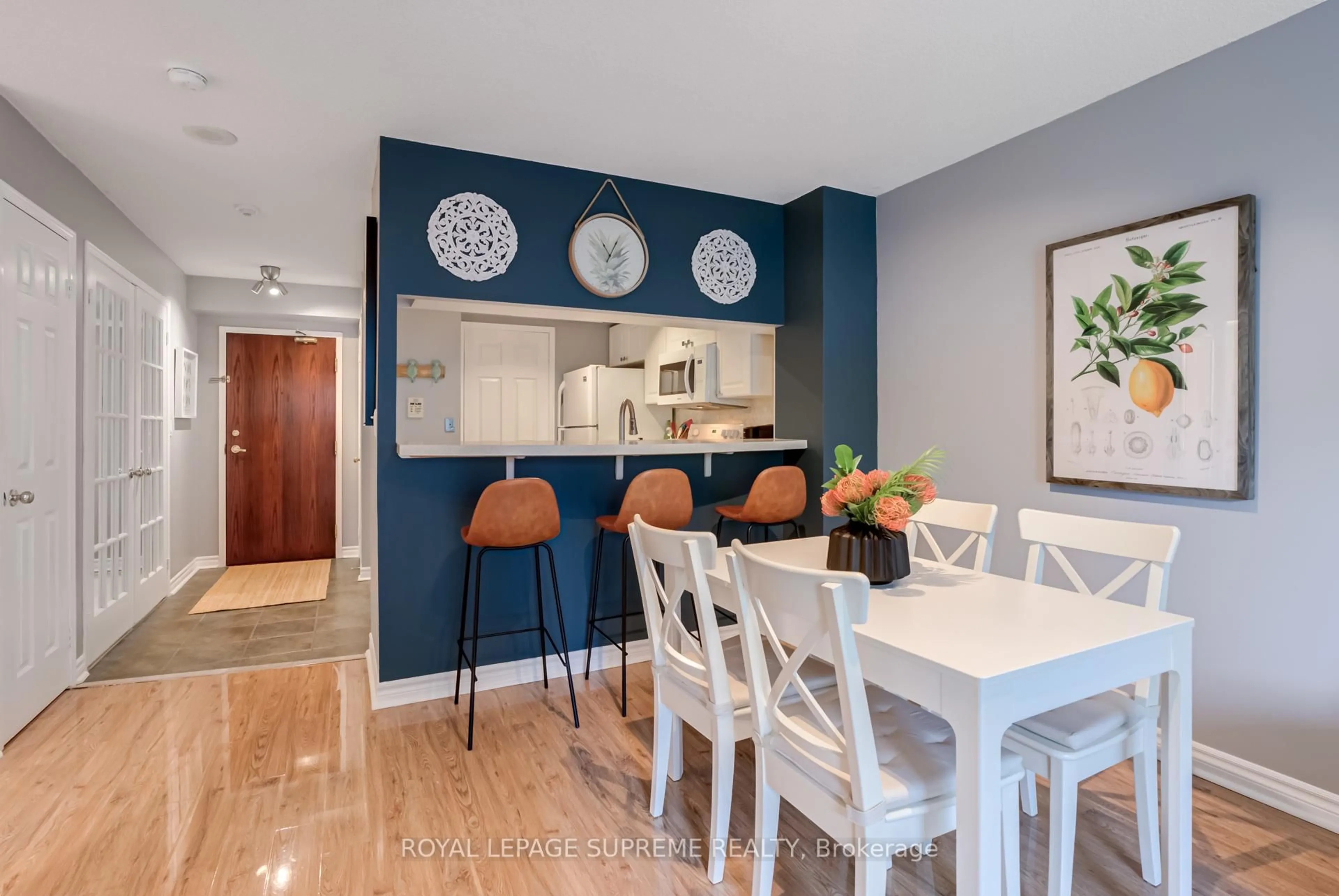 Unknown for 190 Manitoba St #406, Toronto Ontario M8Y 3Y8