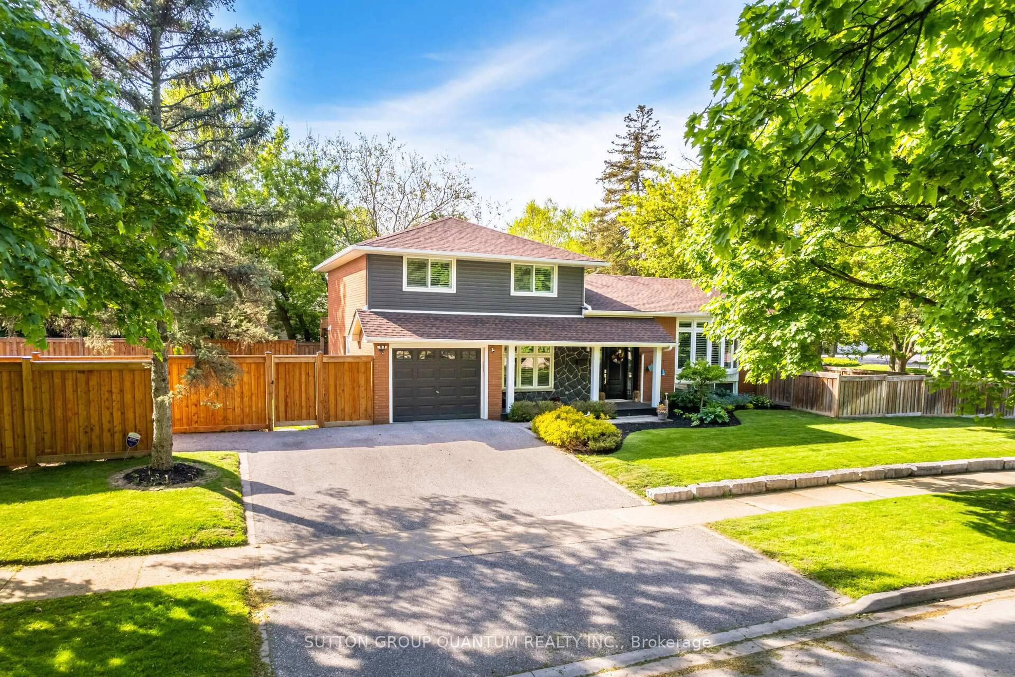 Home with brick exterior material, street for 608 Rosedale Cres, Burlington Ontario L7N 2T1