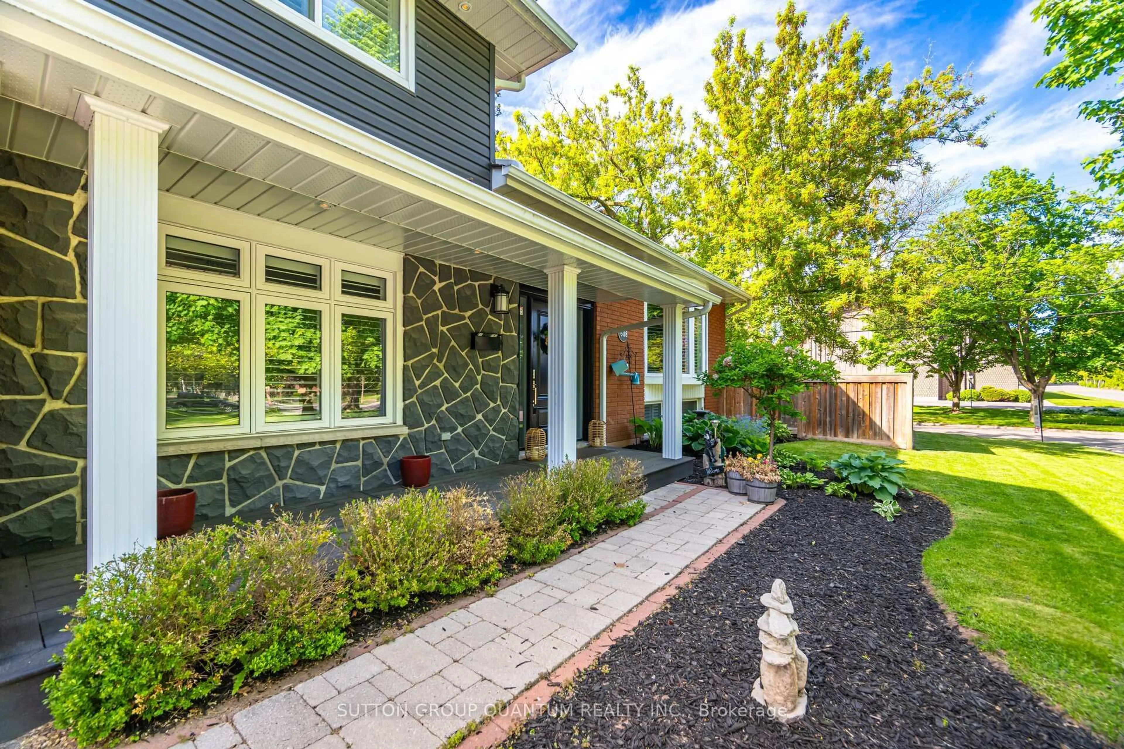 Home with brick exterior material, street for 608 Rosedale Cres, Burlington Ontario L7N 2T1