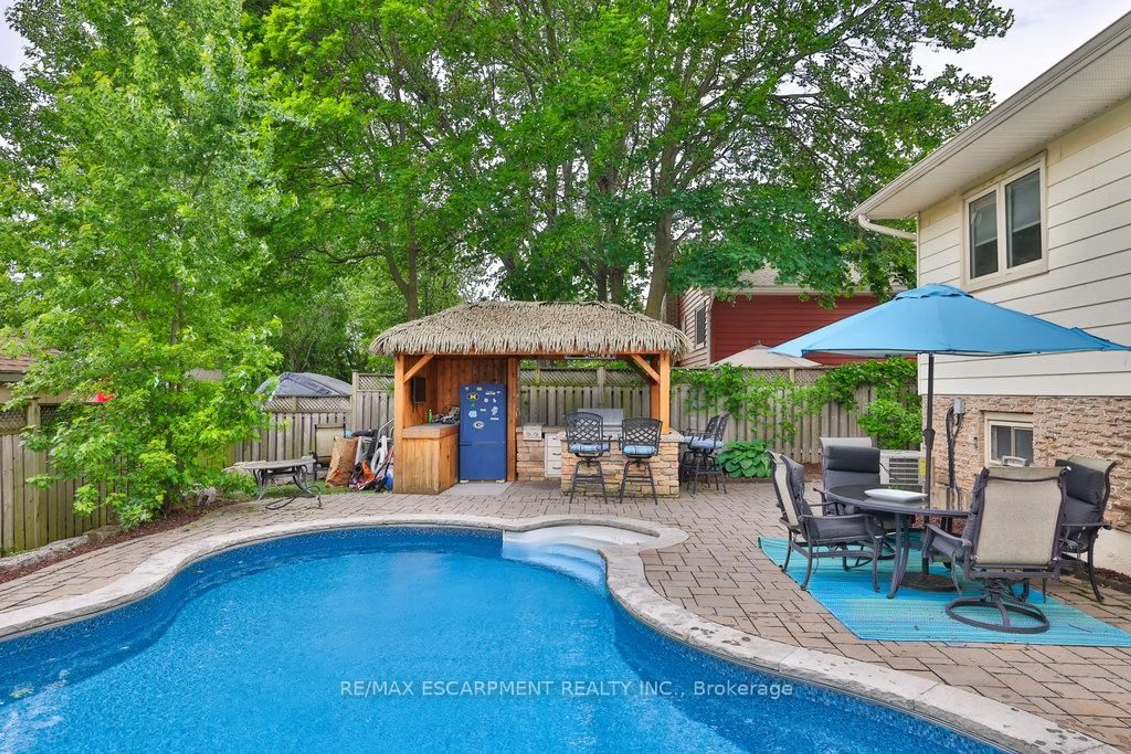 Patio, water/lake/river/ocean view for 3354 BRISTOL Dr, Burlington Ontario L7M 1W4
