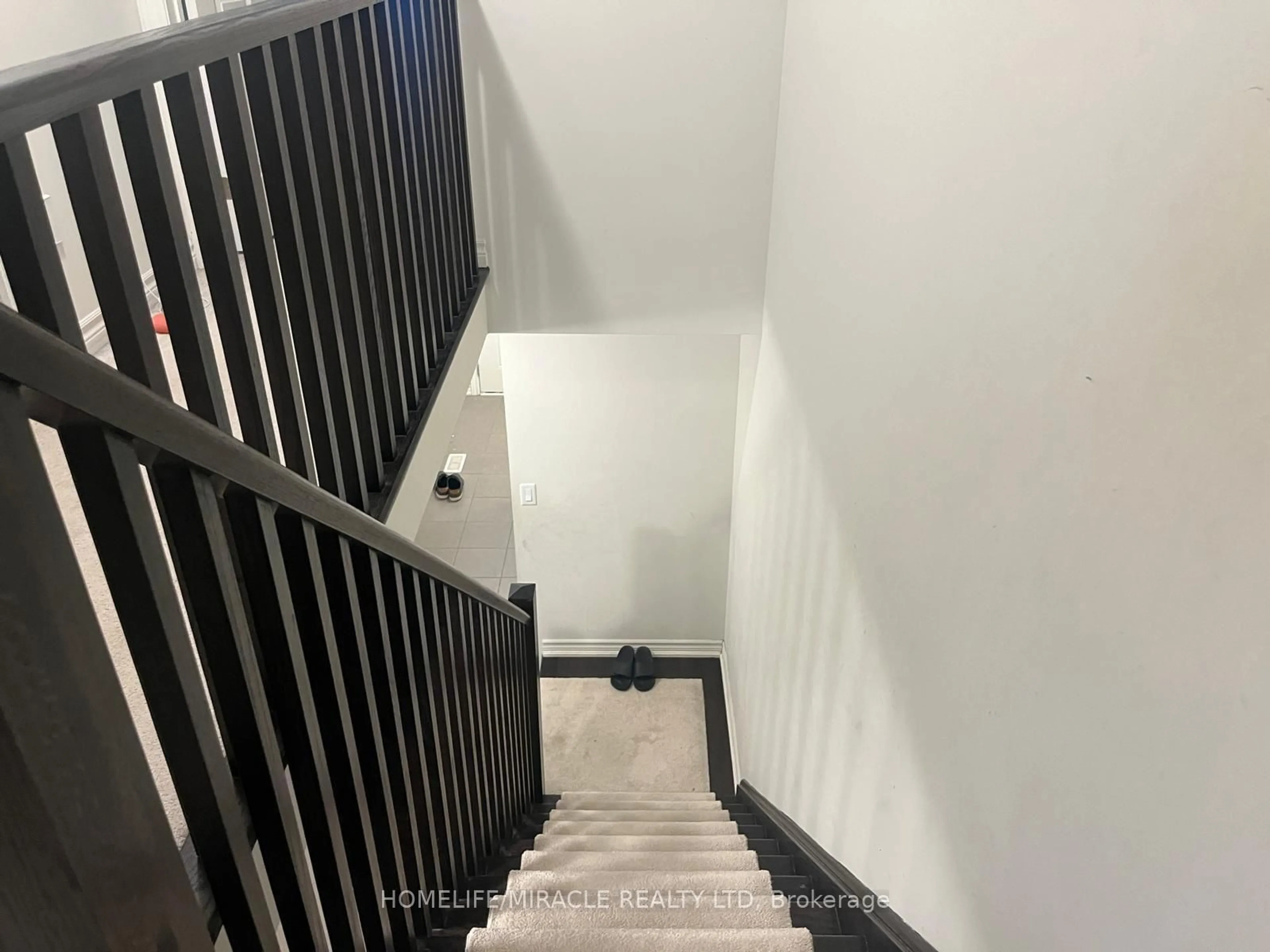 Stairs for 5060 Harvard Rd #5, Mississauga Ontario L5M 0X1
