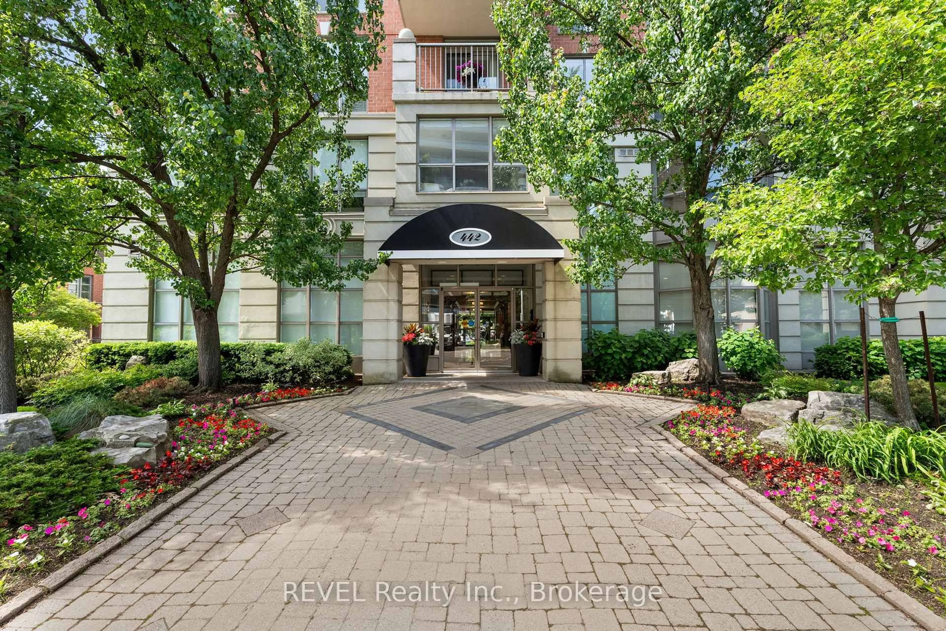 Indoor foyer for 442 Maple Ave #905, Burlington Ontario L7S 2L7