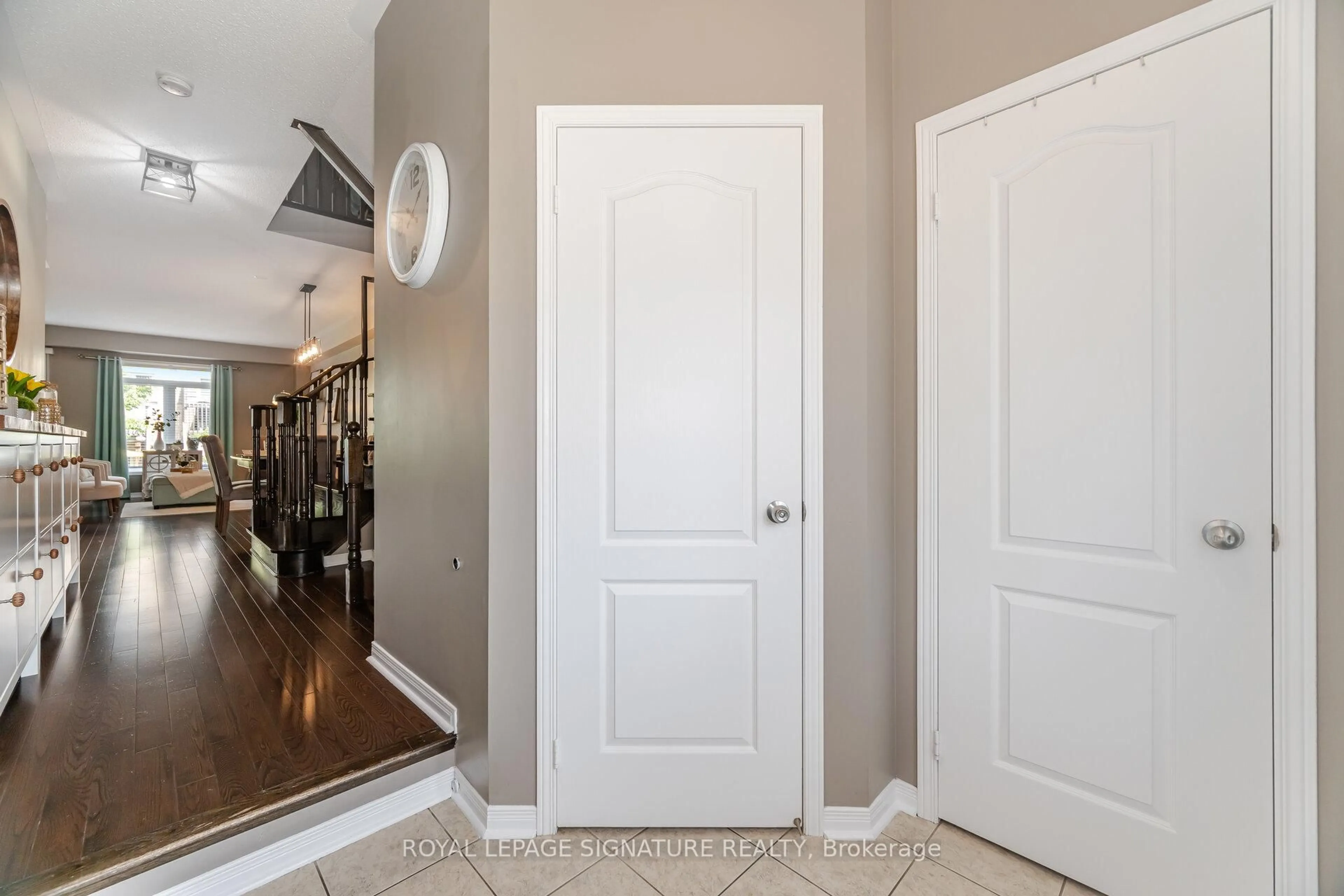 Indoor entryway for 5153 Angel Stone Dr, Mississauga Ontario L5M 0L5