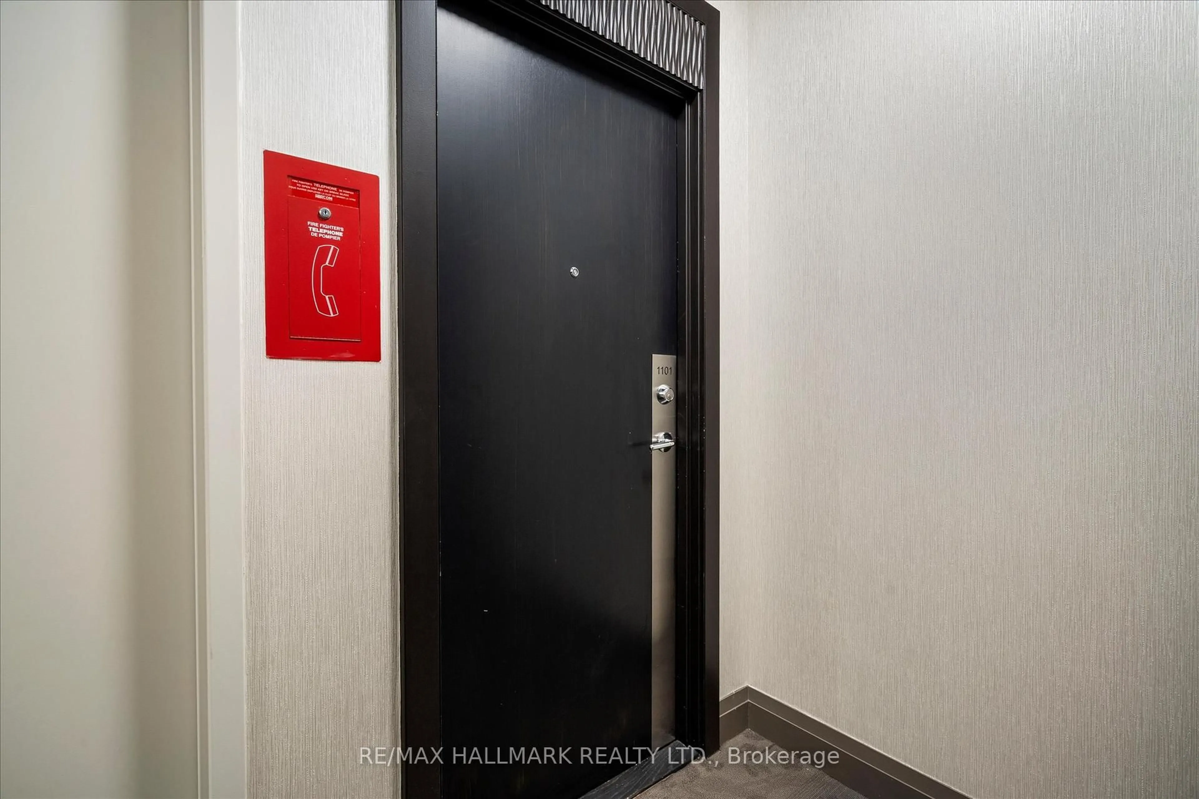 Indoor foyer for 3515 Kariya Dr #1101, Mississauga Ontario L5B 0C1