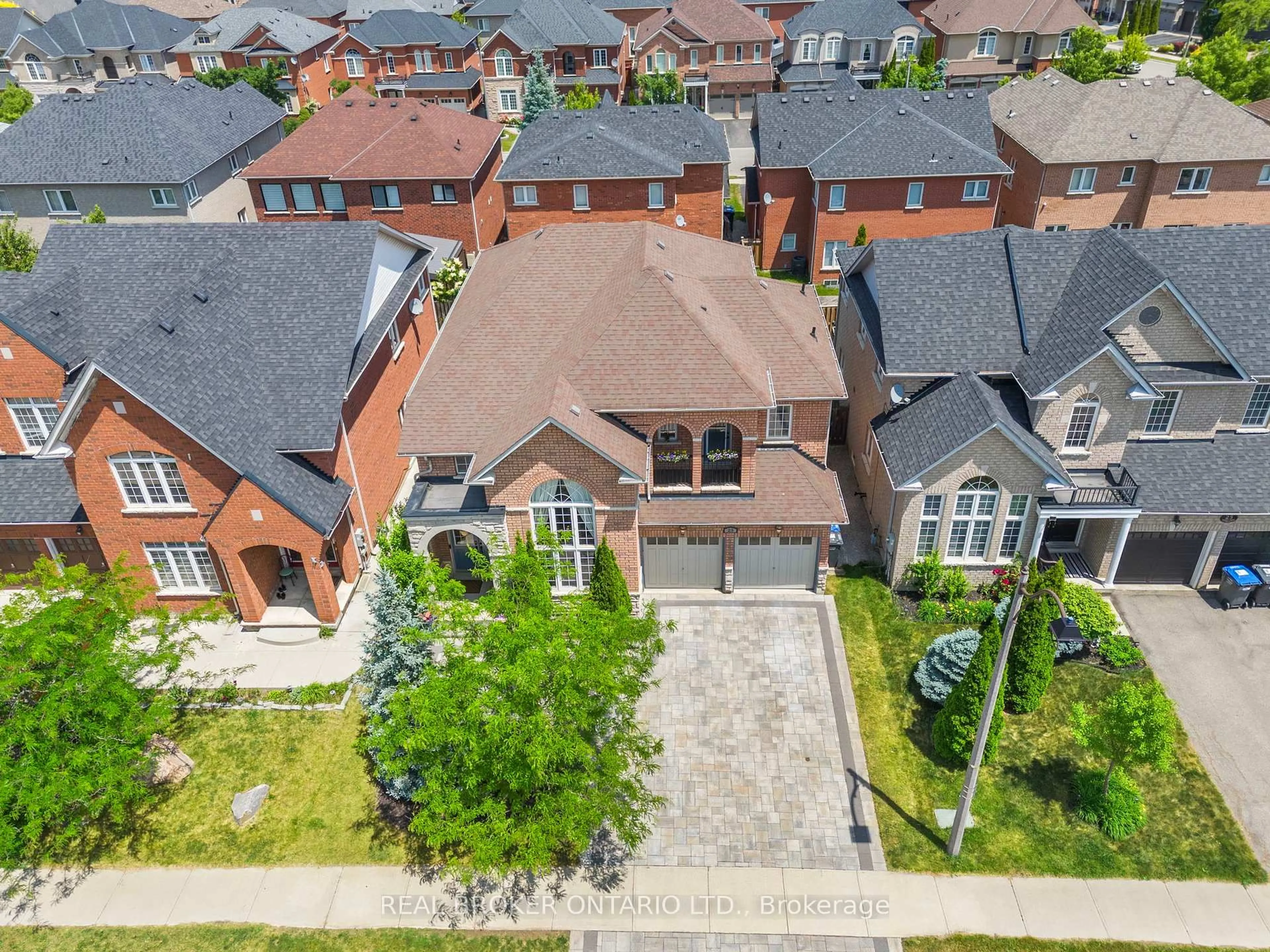 A pic from outside/outdoor area/front of a property/back of a property/a pic from drone, street for 23 Darren Rd, Brampton Ontario L6P 1Z6