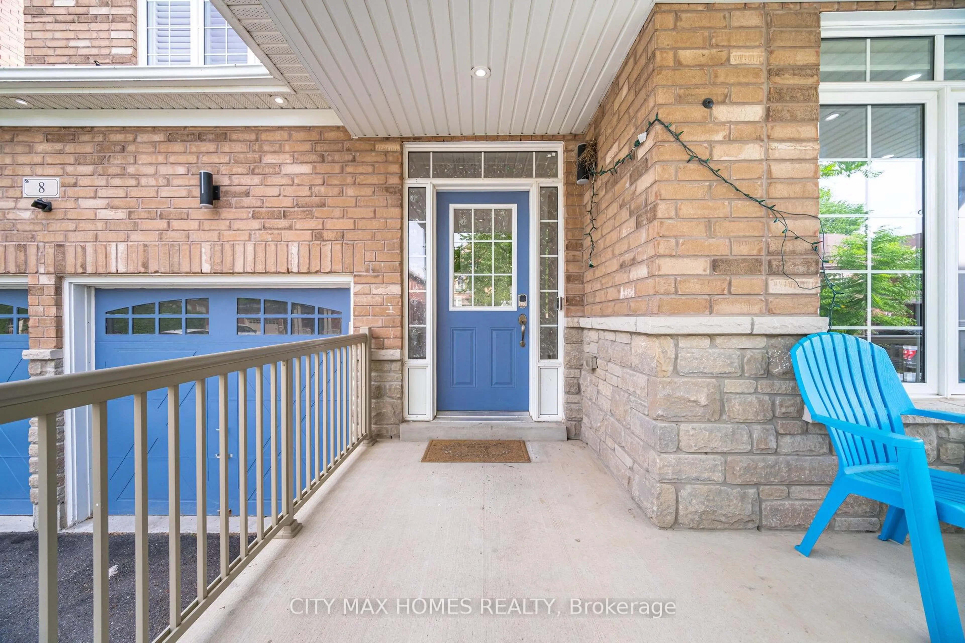 Indoor entryway for 8 Amberglow Crt, Brampton Ontario L6Y 2E3