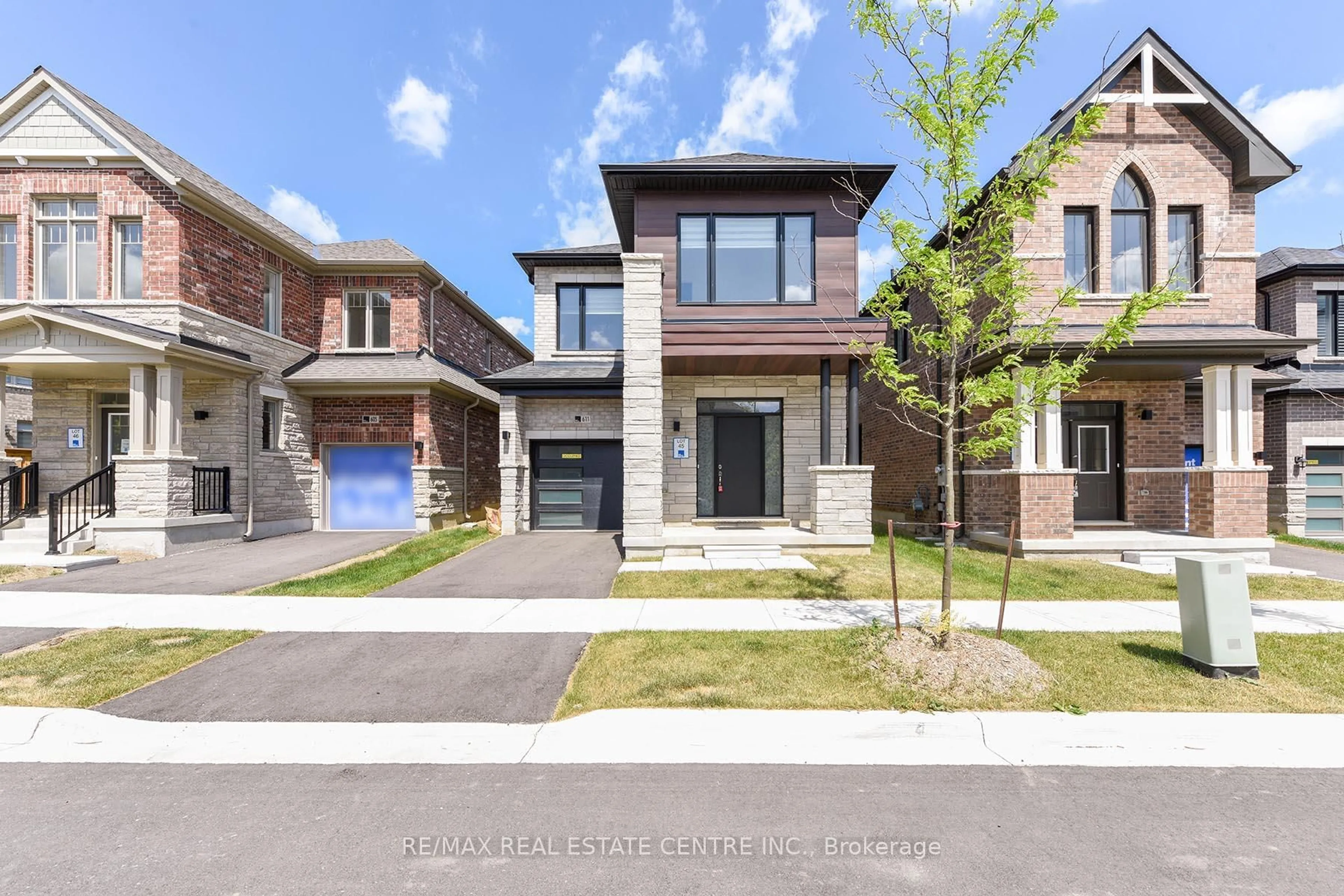 Home with brick exterior material, street for 611 Bearberry Pl, Milton Ontario L9T 7E7