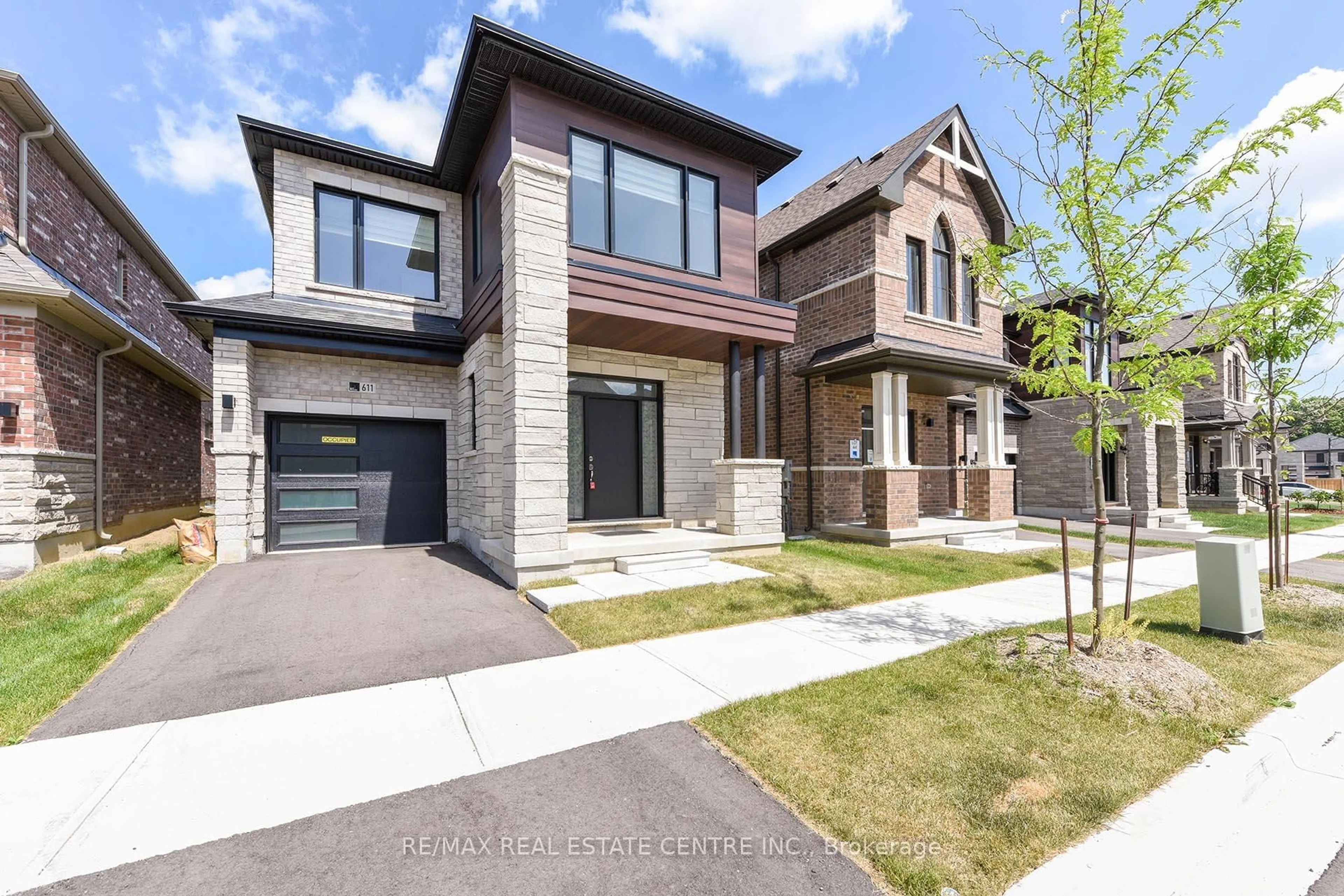 Home with brick exterior material, street for 611 Bearberry Pl, Milton Ontario L9T 7E7