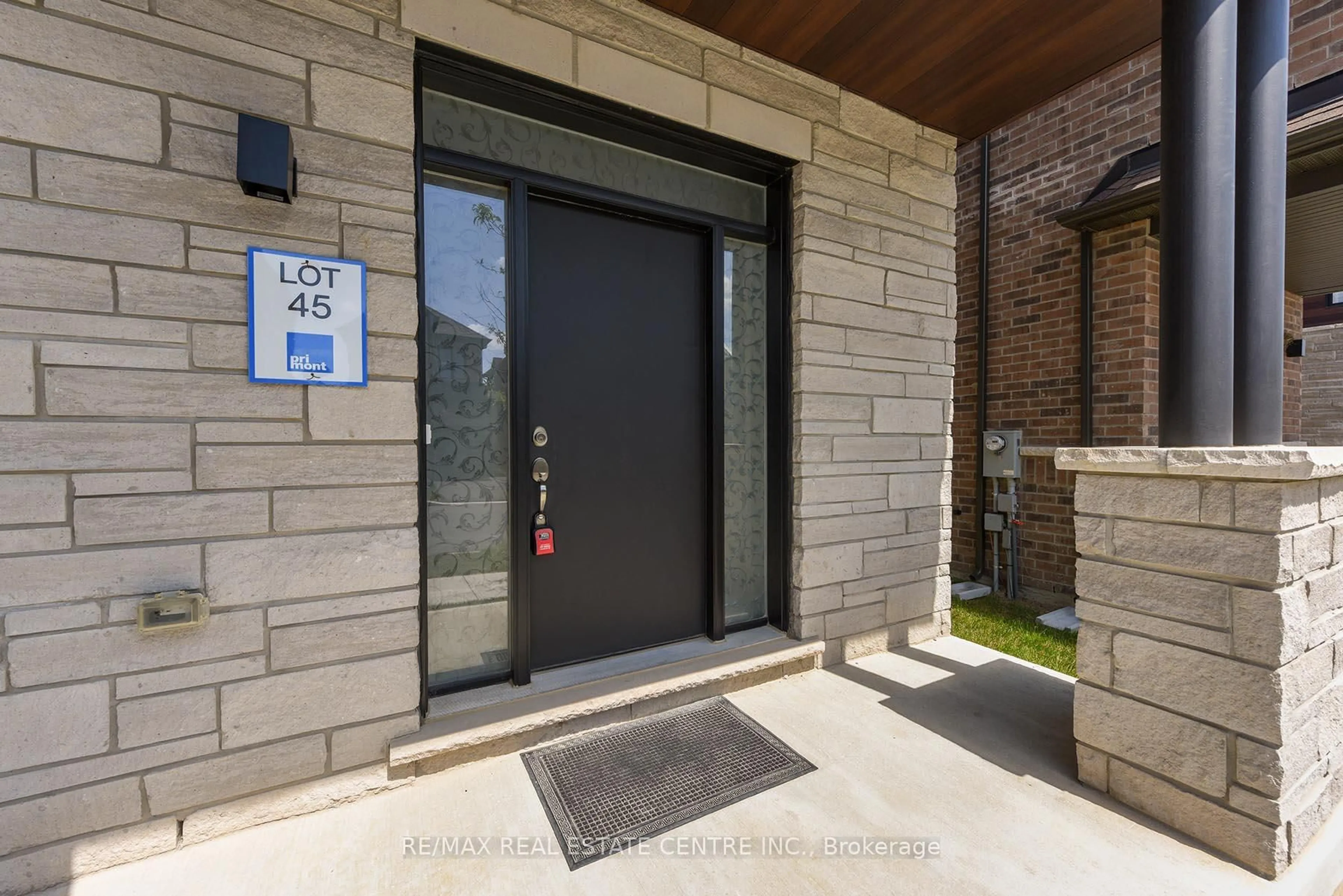 Indoor entryway for 611 Bearberry Pl, Milton Ontario L9T 7E7
