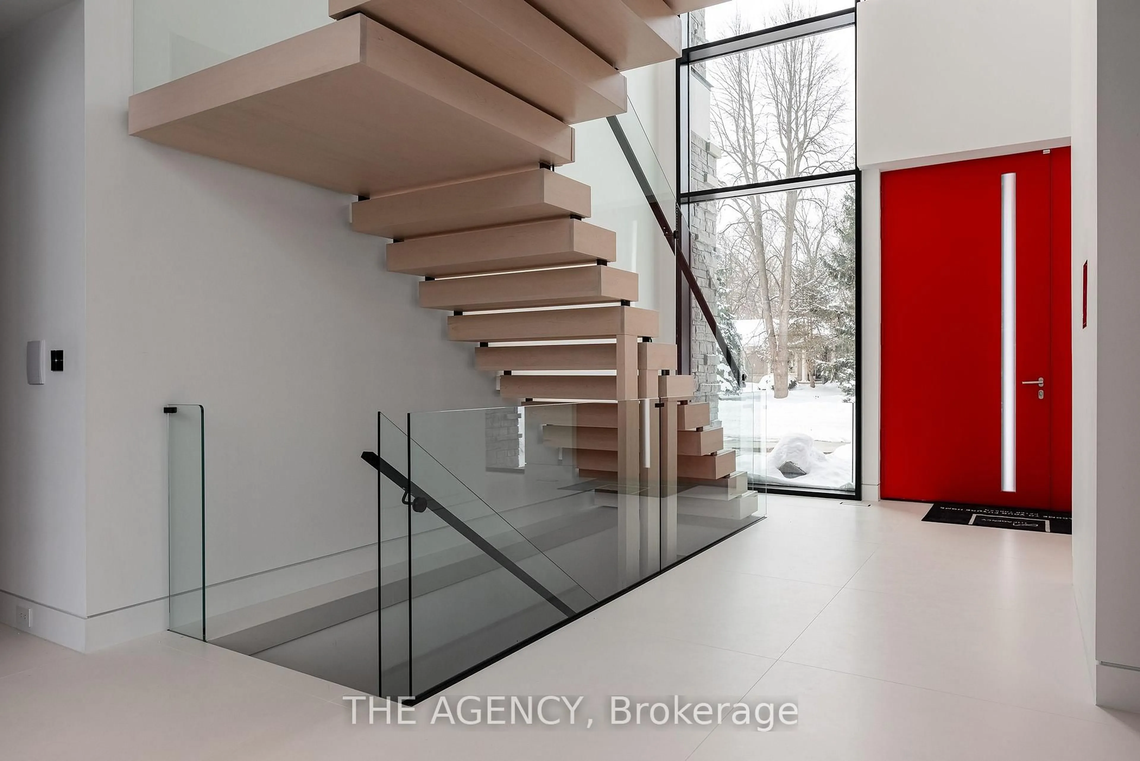Indoor foyer for 2048 Ardleigh Rd, Oakville Ontario L6J 4W8