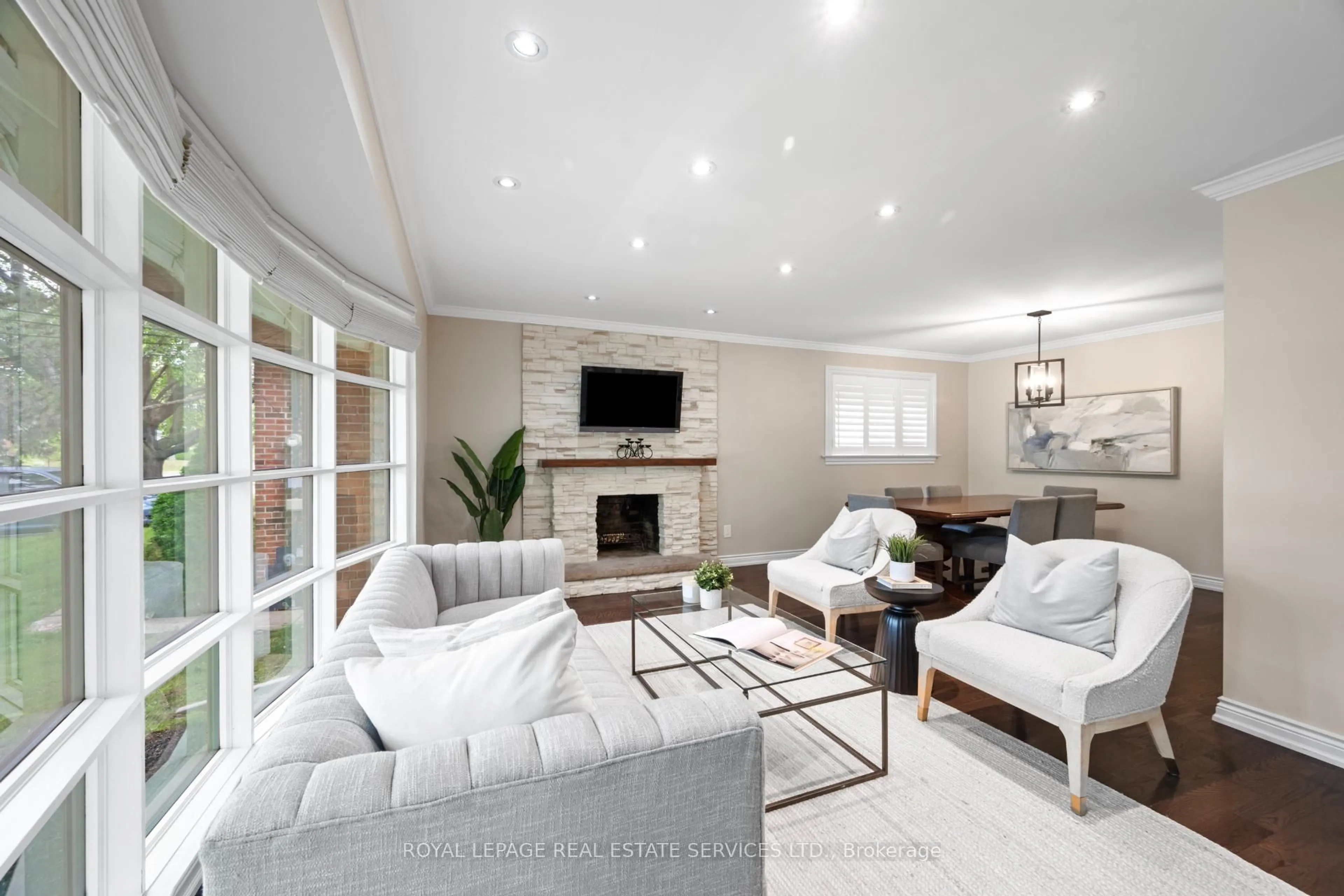 Living room with furniture, unknown for 106 West Deane Park Dr, Toronto Ontario M9B 2S5
