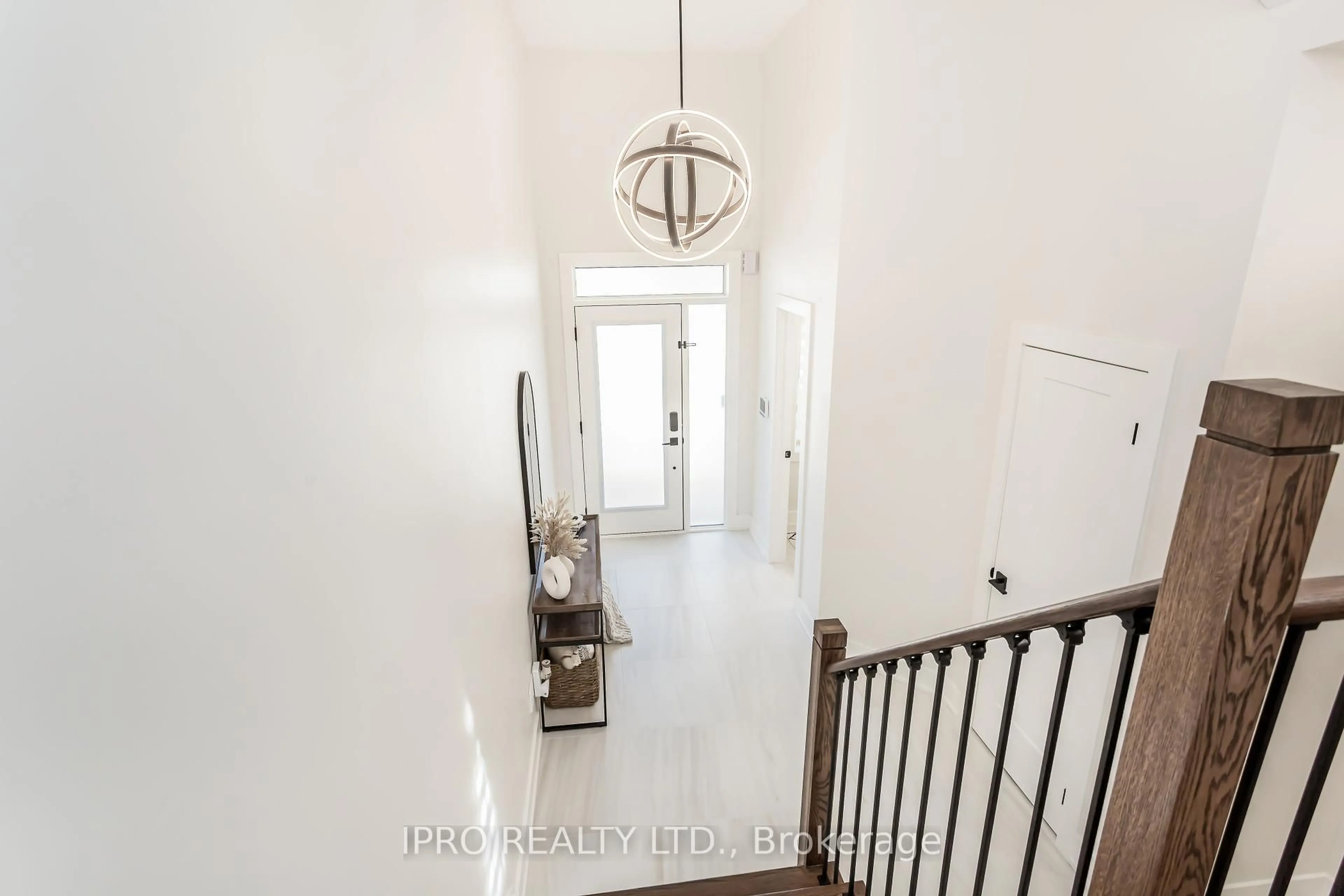 Indoor entryway for 3437 Park Heights Way, Mississauga Ontario L5M 0V5