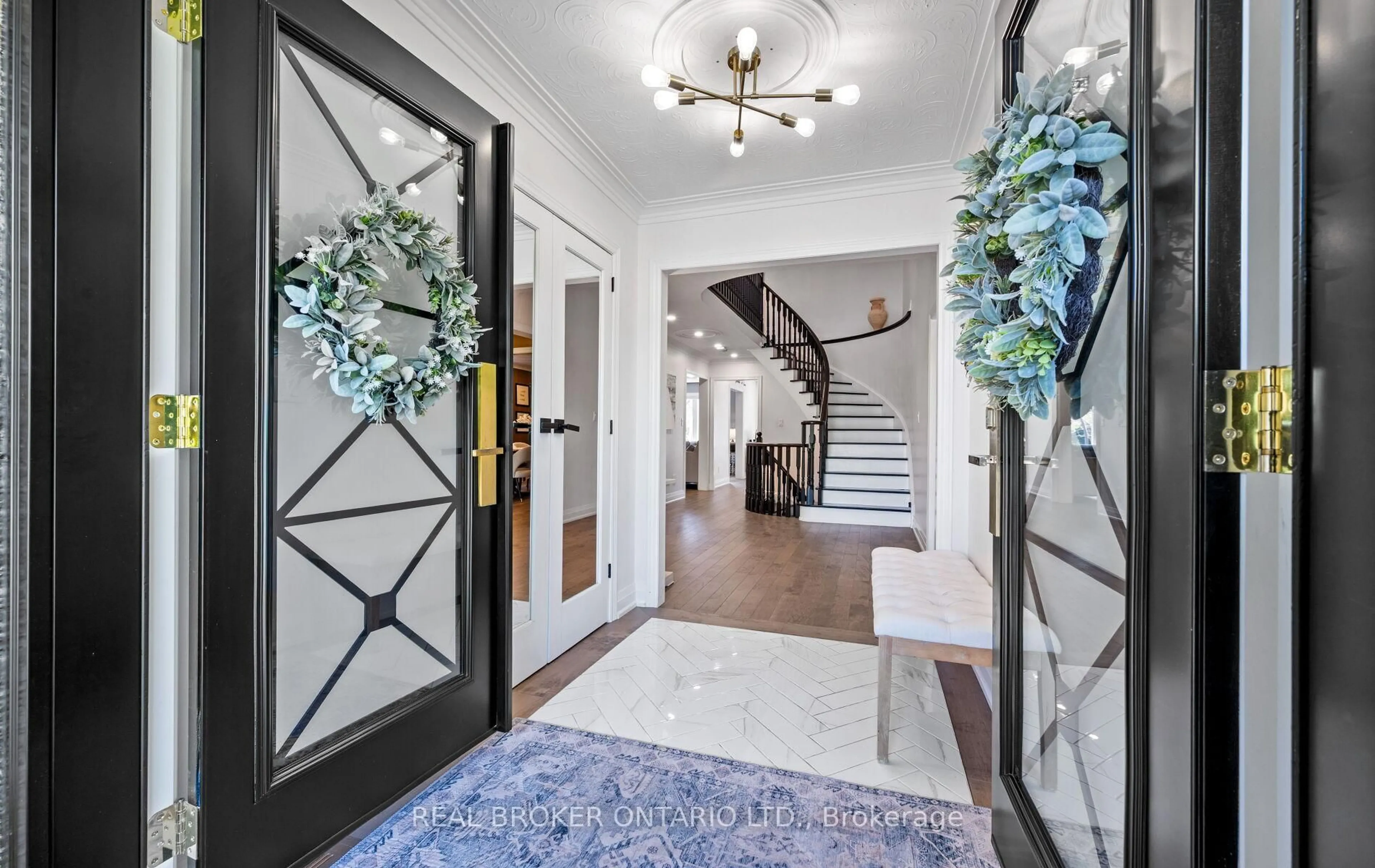 Indoor entryway for 4231 Highgate Cres, Mississauga Ontario L4W 3G8