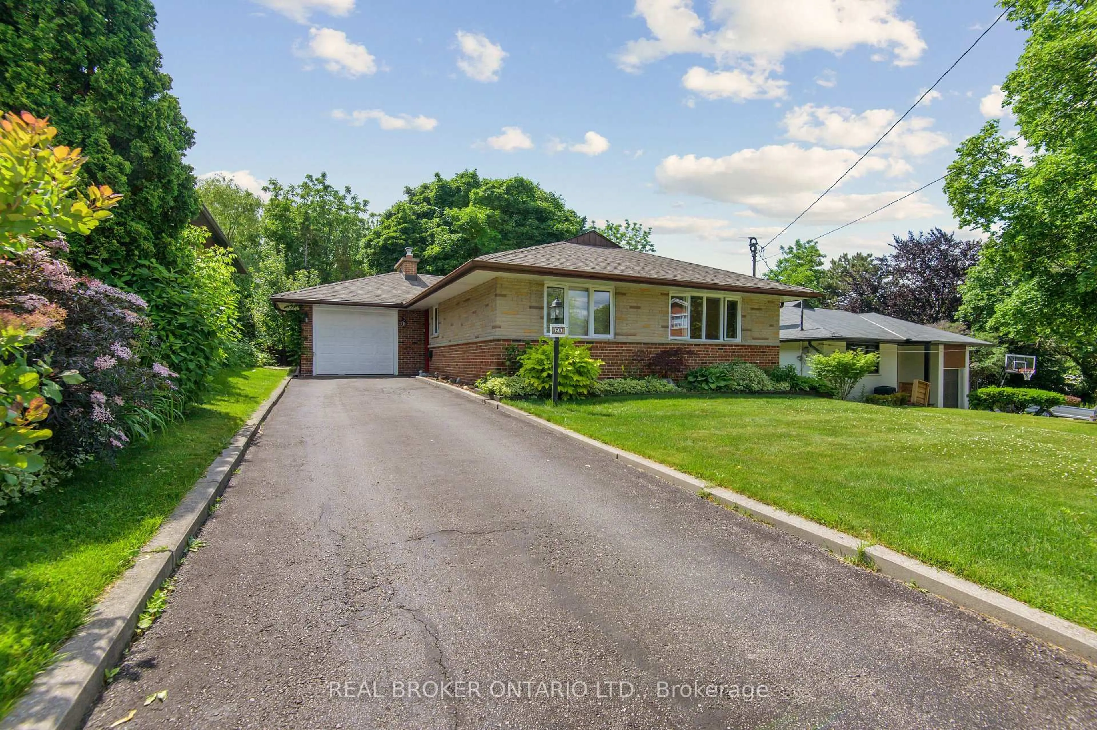 A pic from outside/outdoor area/front of a property/back of a property/a pic from drone, street for 78 Antioch Dr, Toronto Ontario M9B 5V4