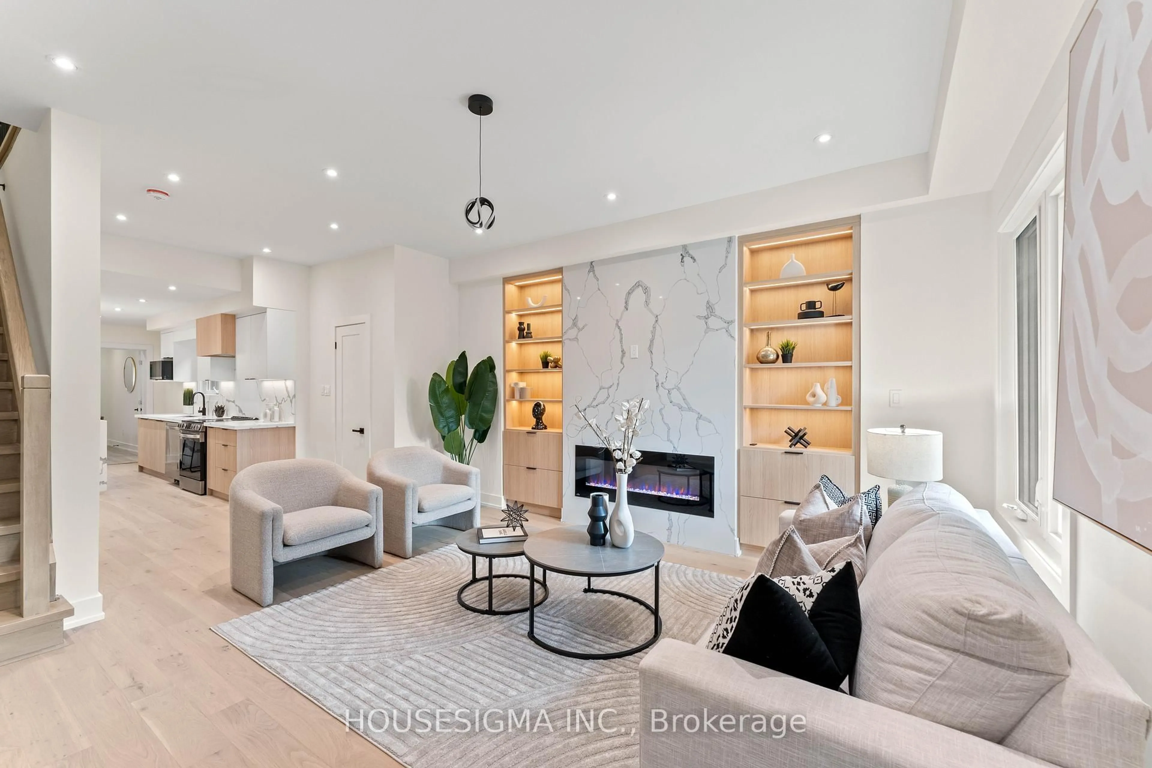 Living room with furniture, unknown for 204 Franklin Ave, Toronto Ontario M6P 3Z3